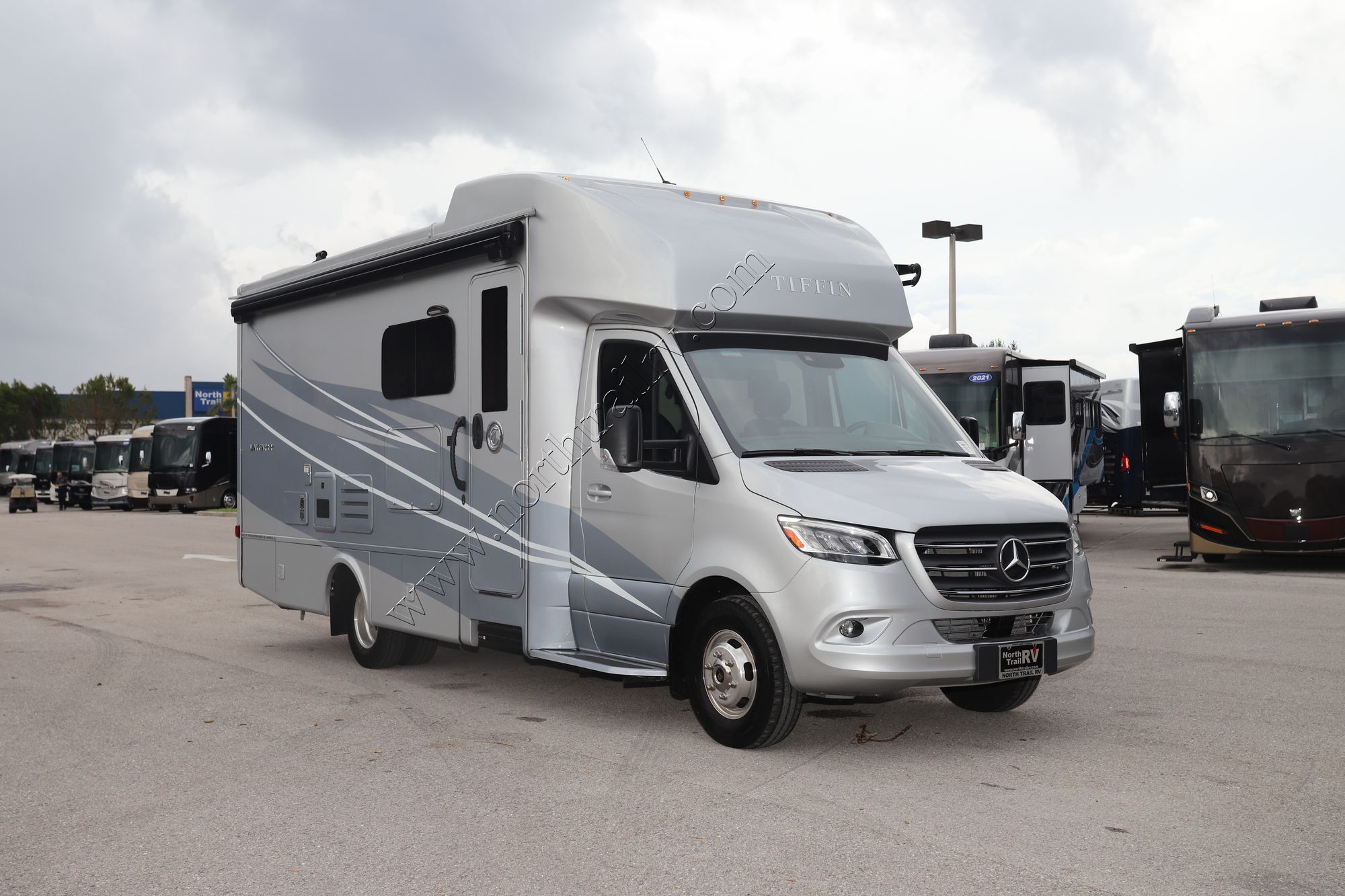 Used 2022 Tiffin Motor Homes Wayfarer 25RW Class C  For Sale