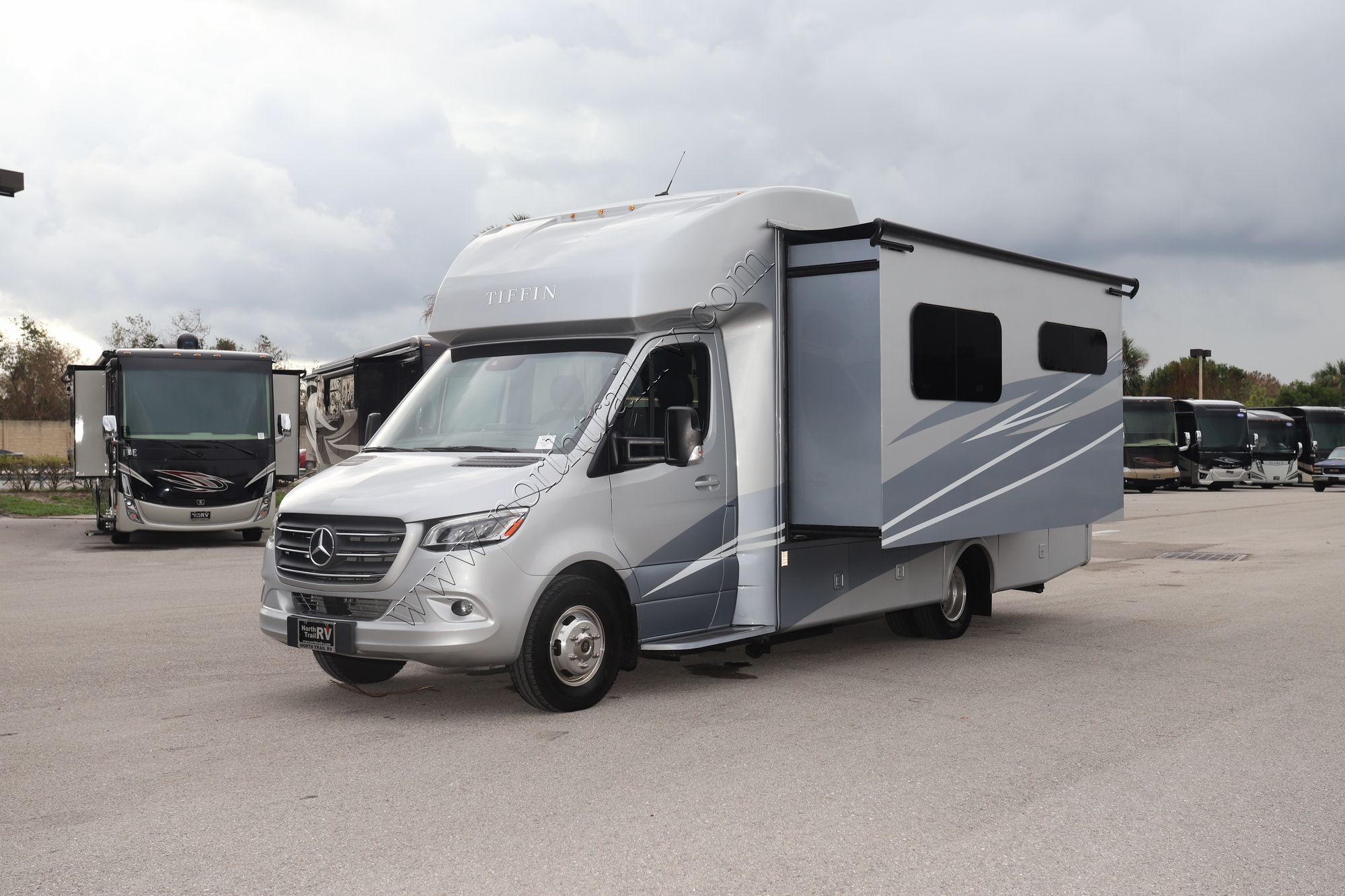 Used 2022 Tiffin Motor Homes Wayfarer 25RW Class C  For Sale