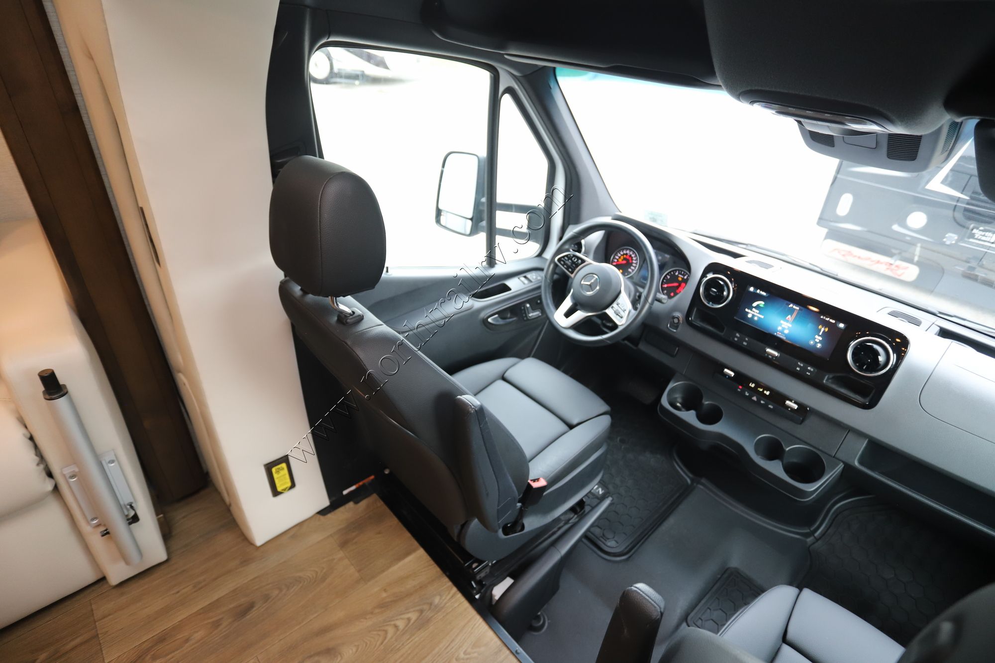 Used 2022 Tiffin Motor Homes Wayfarer 25RW Class C  For Sale