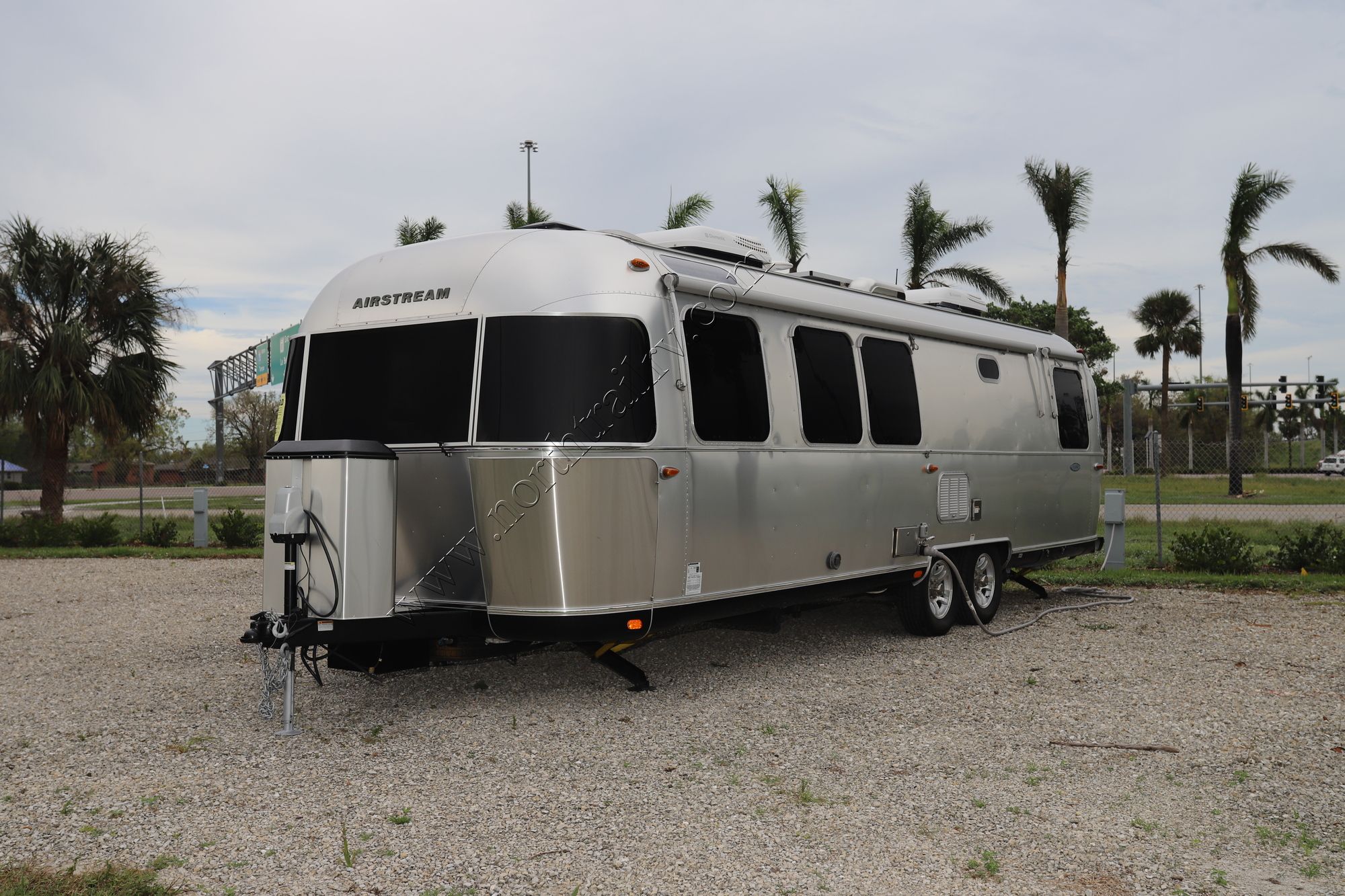 Used 2017 Airstream Classic 30 Travel Trailer  For Sale