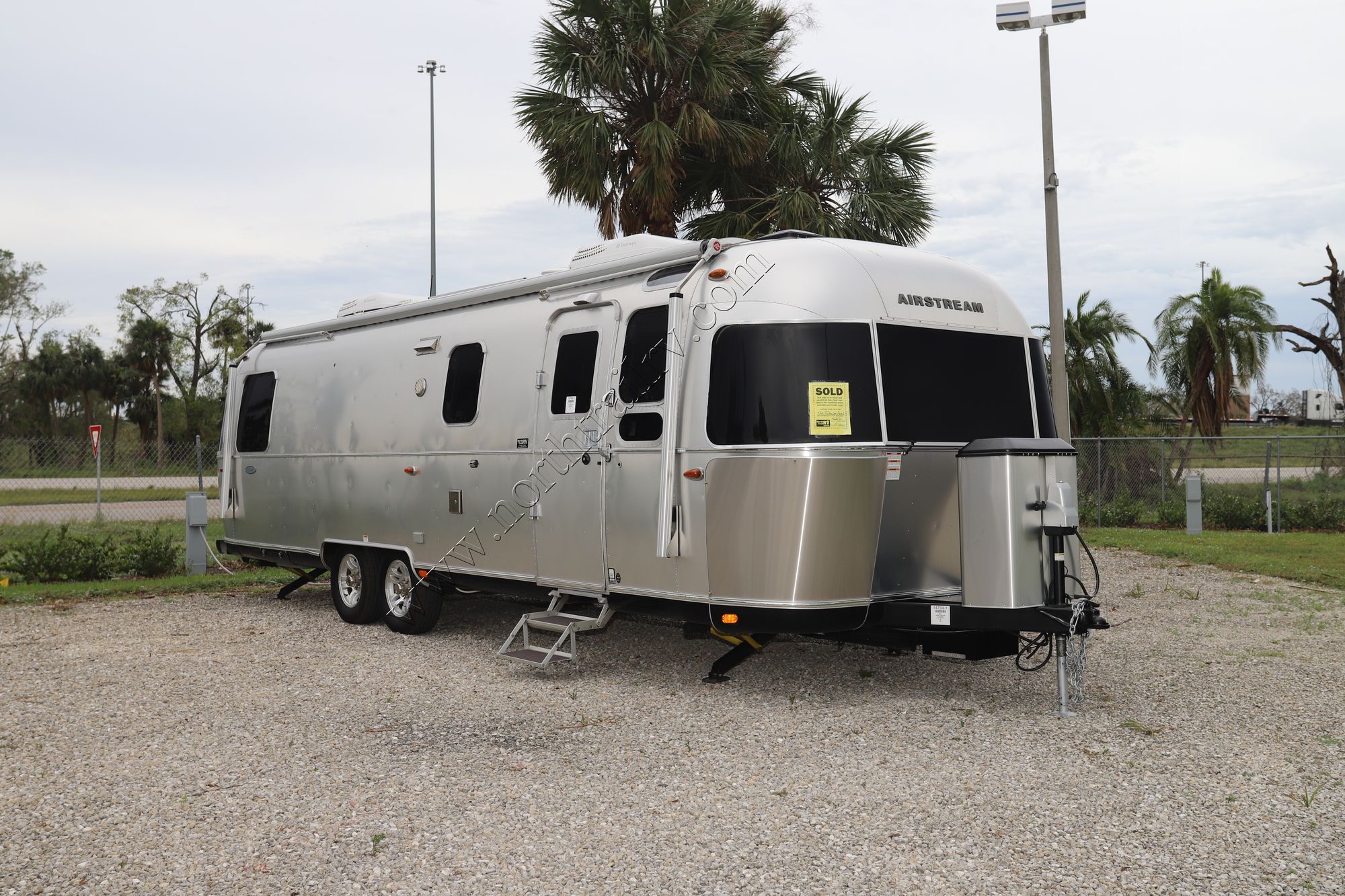 Used 2017 Airstream Classic 30 Travel Trailer  For Sale