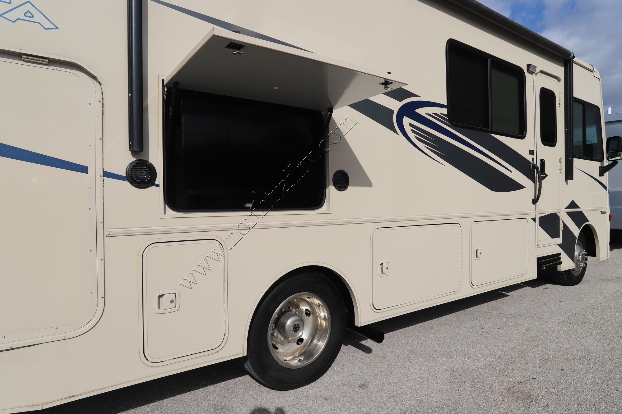 Used 2018 Winnebago Vista 29VE Class A  For Sale