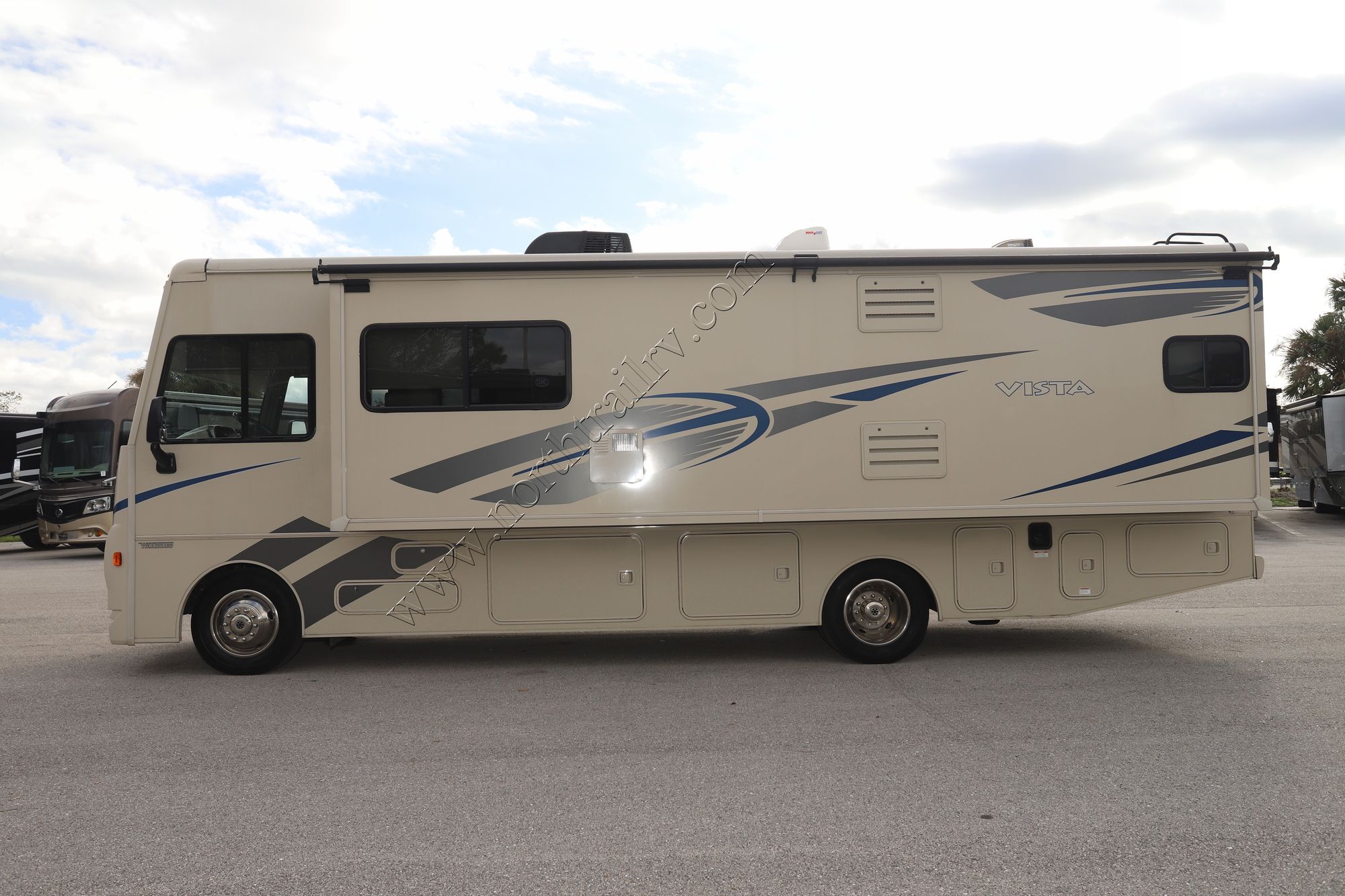 Used 2018 Winnebago Vista 29VE Class A  For Sale