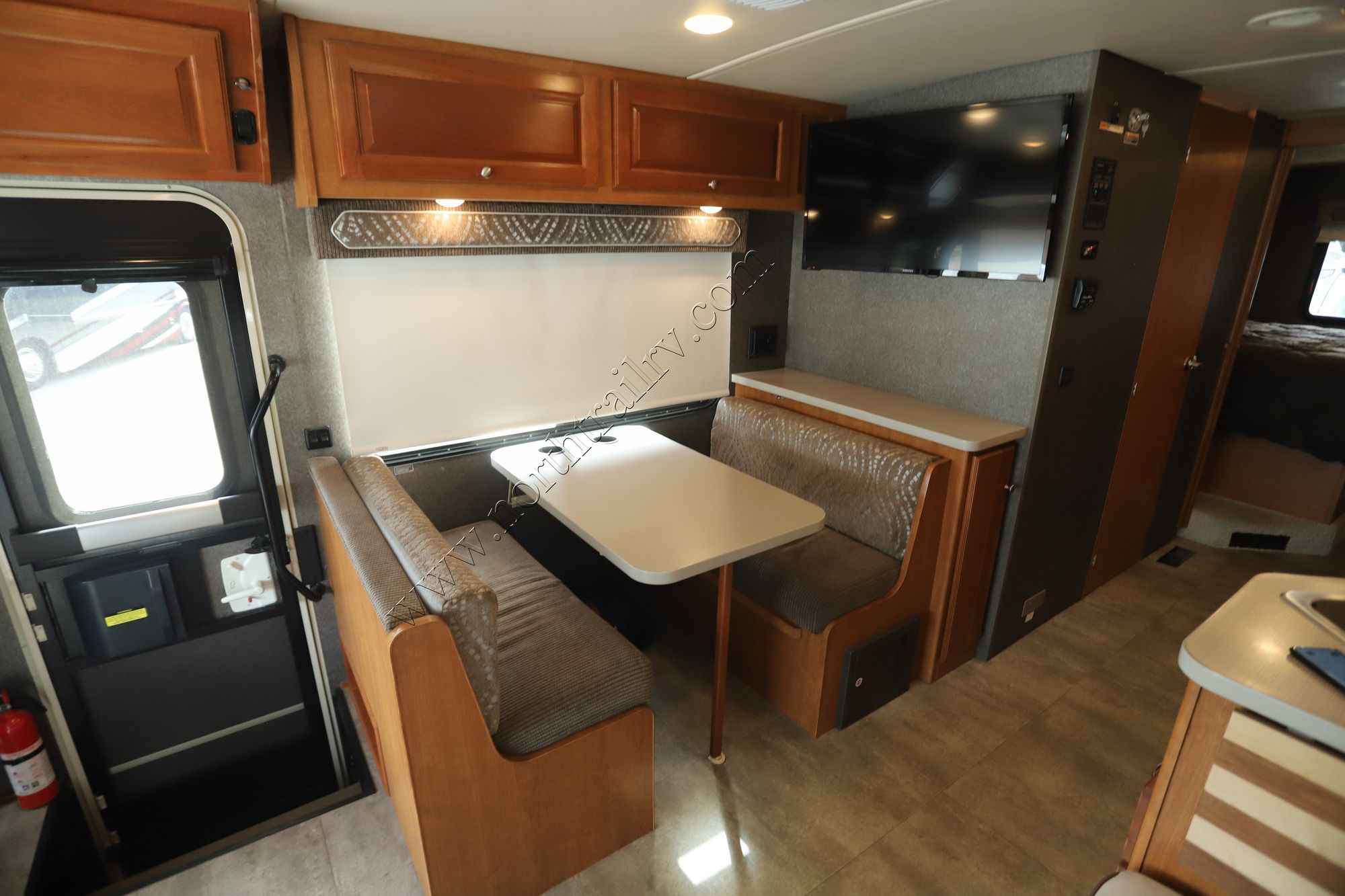 Used 2018 Winnebago Vista 29VE Class A  For Sale