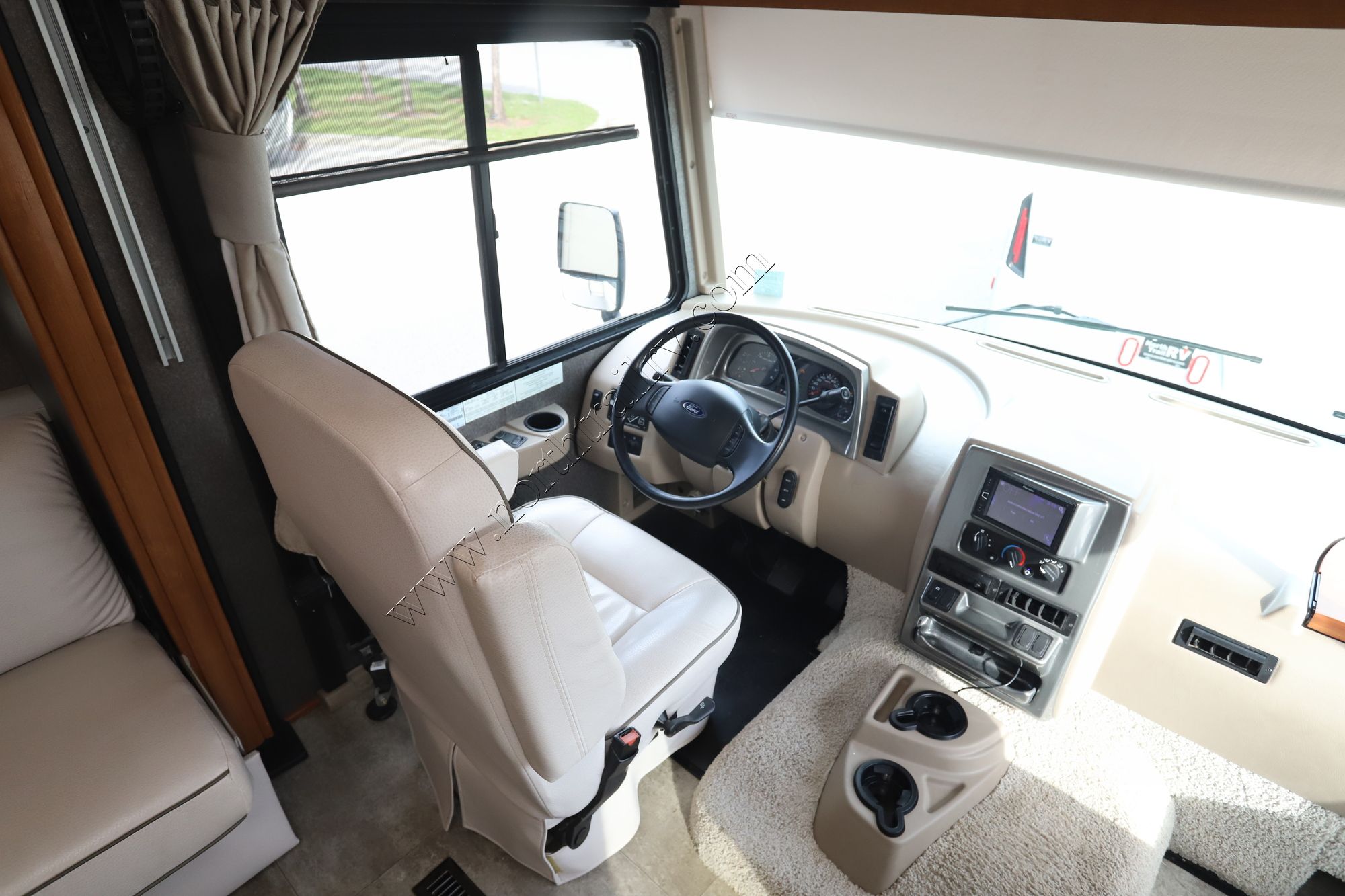 Used 2018 Winnebago Vista 29VE Class A  For Sale