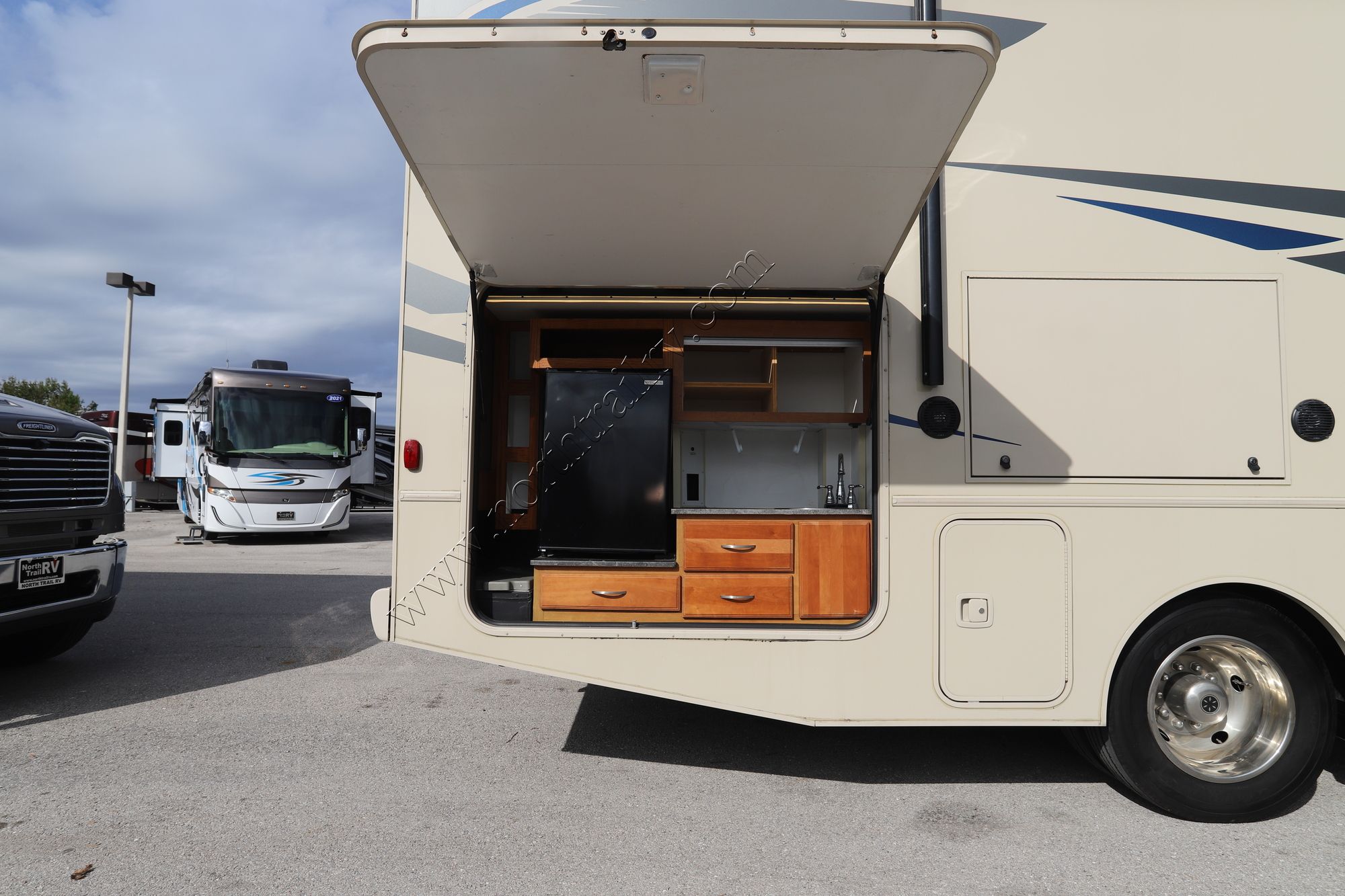 Used 2018 Winnebago Vista 29VE Class A  For Sale