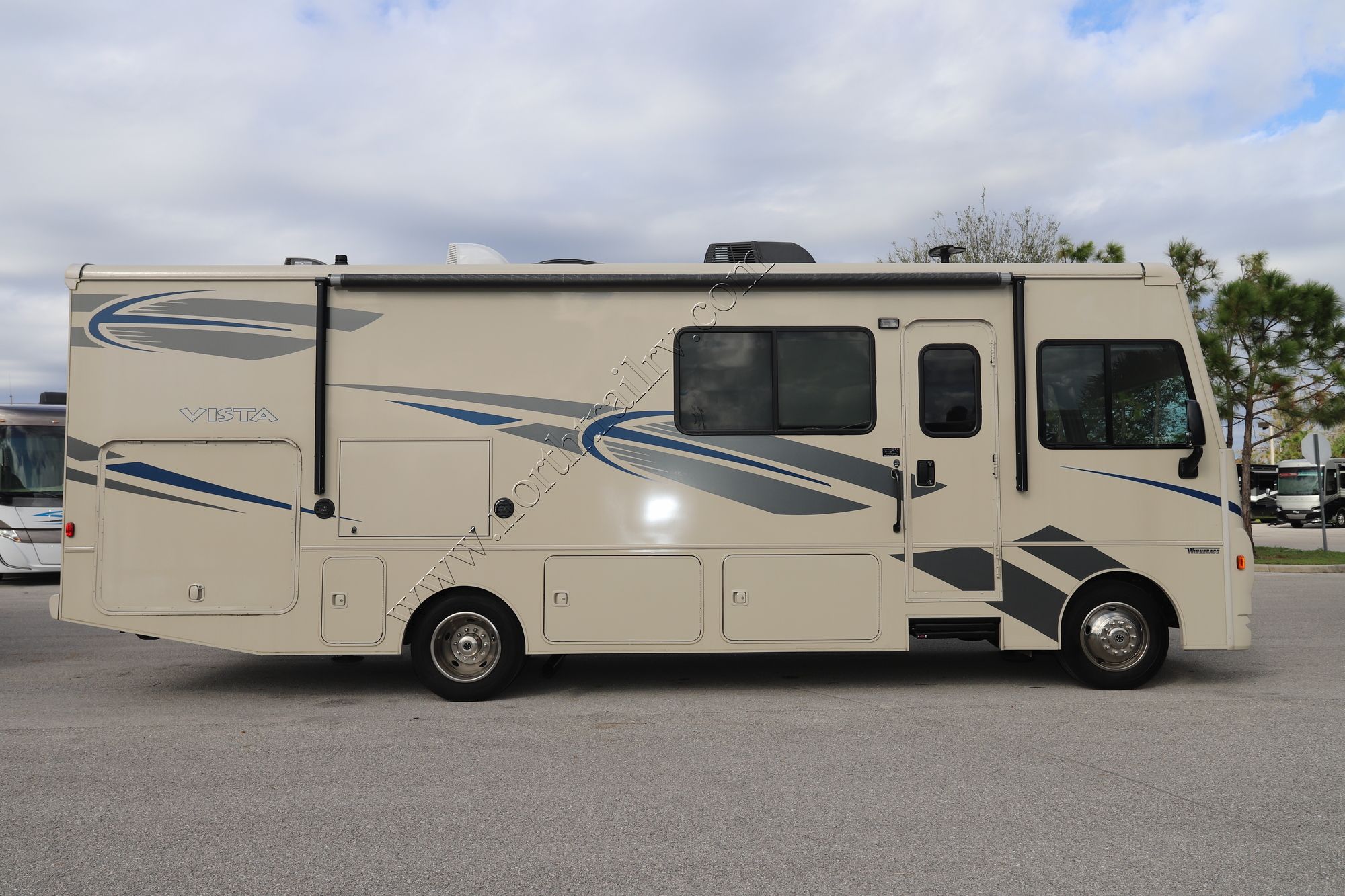 Used 2018 Winnebago Vista 29VE Class A  For Sale