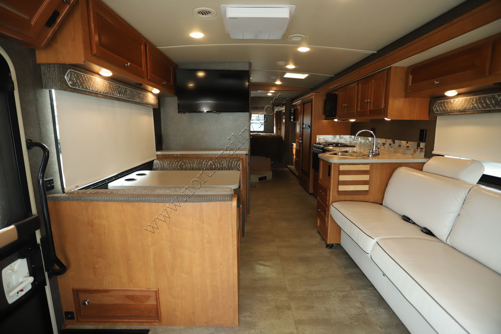 Used 2018 Winnebago Vista 29VE Class A  For Sale