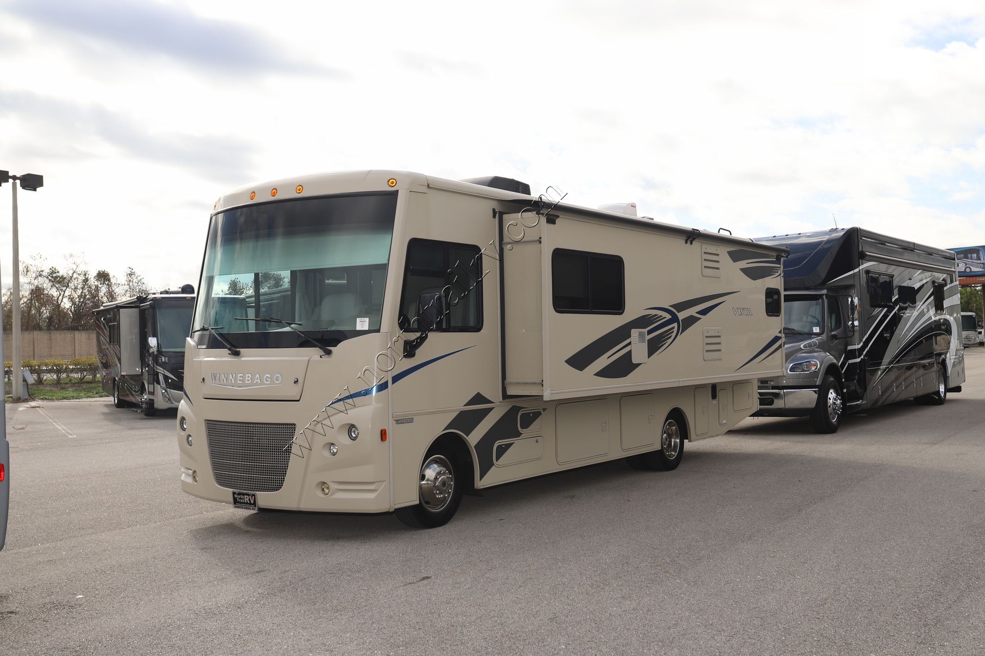 Used 2018 Winnebago Vista 29VE Class A  For Sale