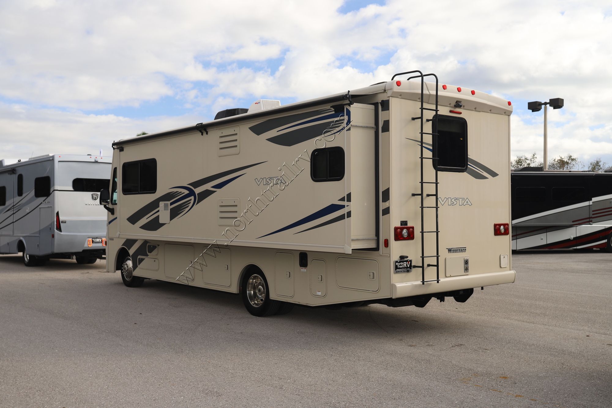 Used 2018 Winnebago Vista 29VE Class A  For Sale