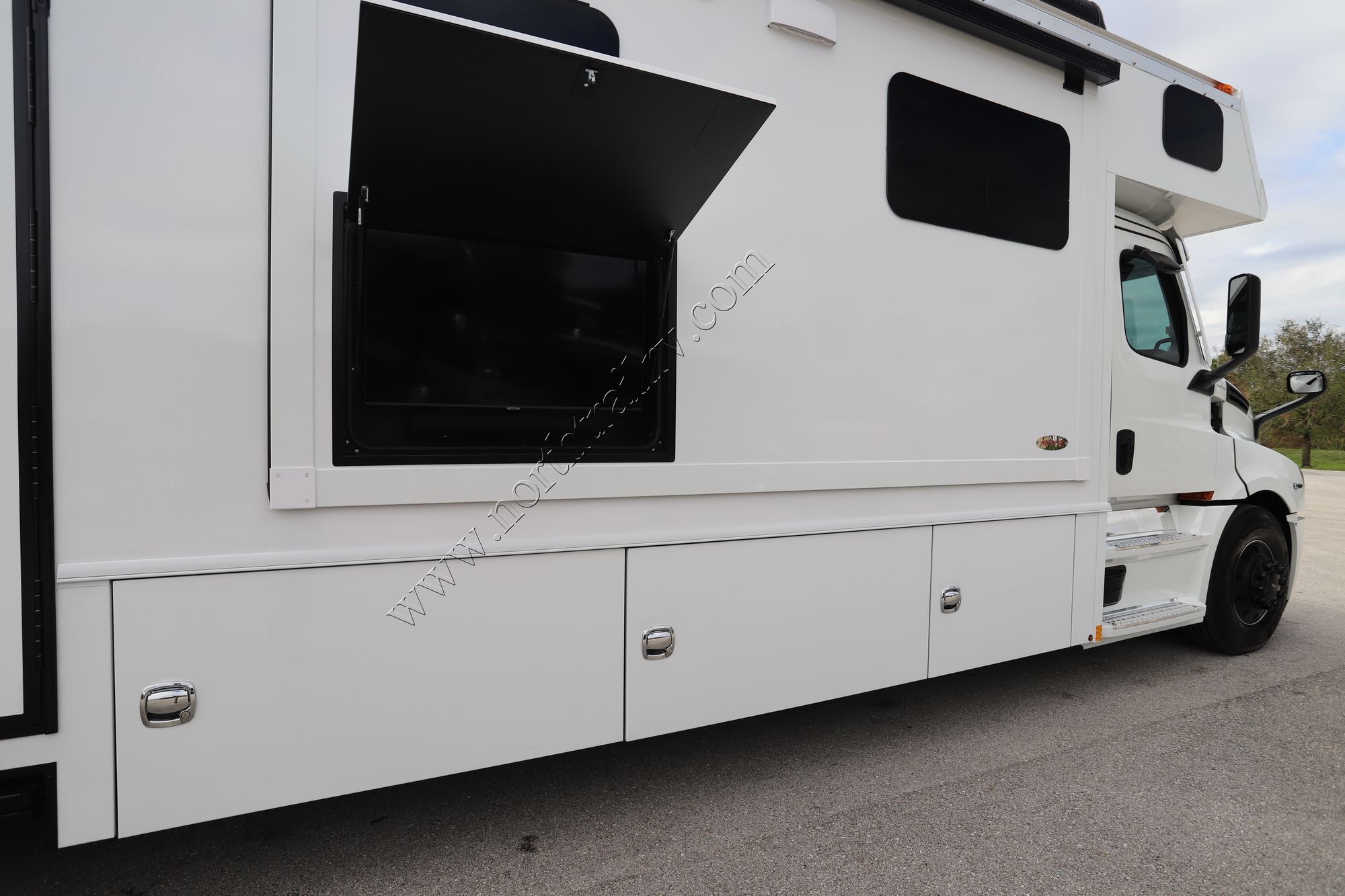 New 2023 Renegade Rv Classic 45CMR Super C  For Sale