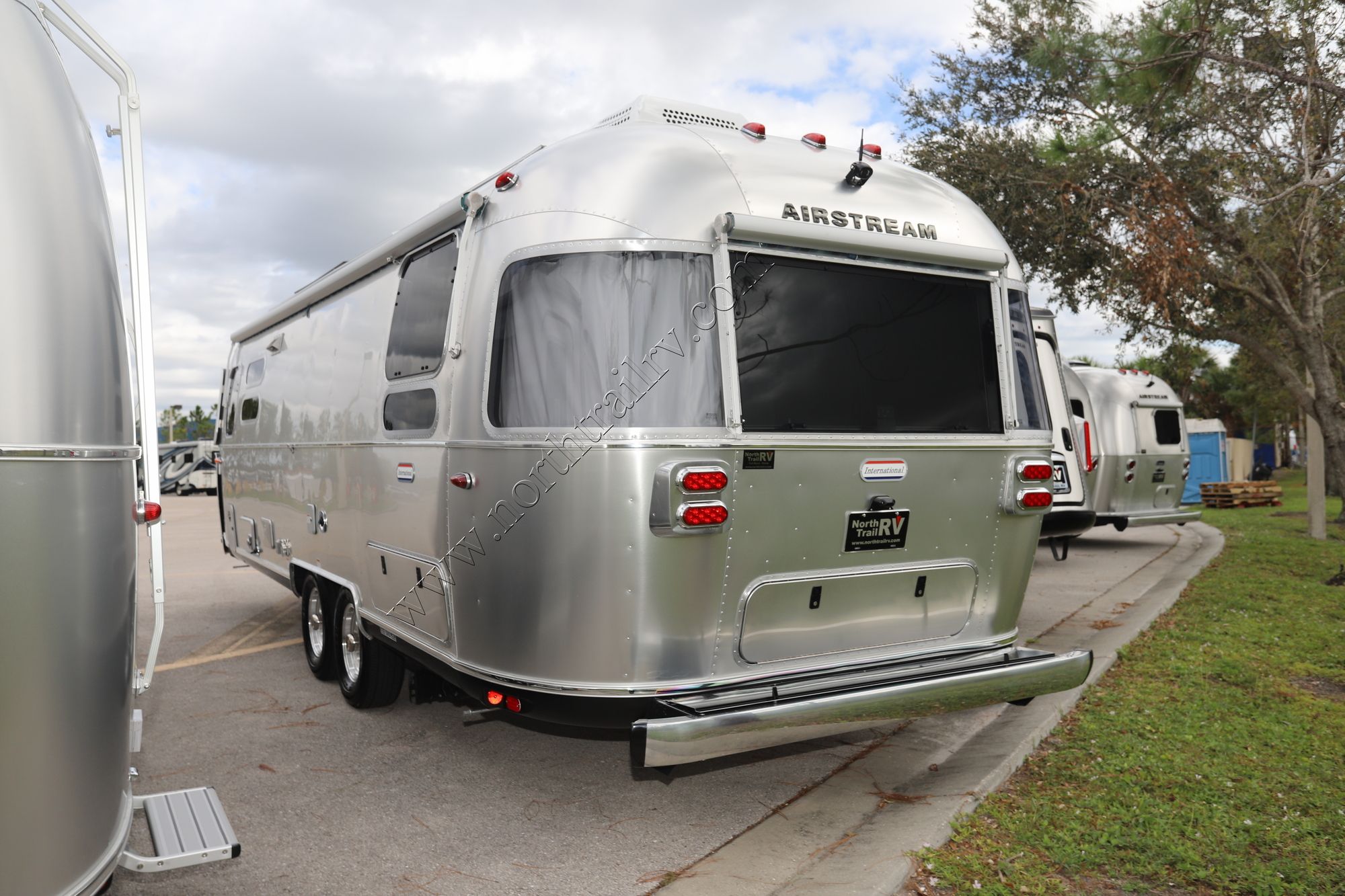 New 2023 Airstream International 28RB Travel Trailer  For Sale