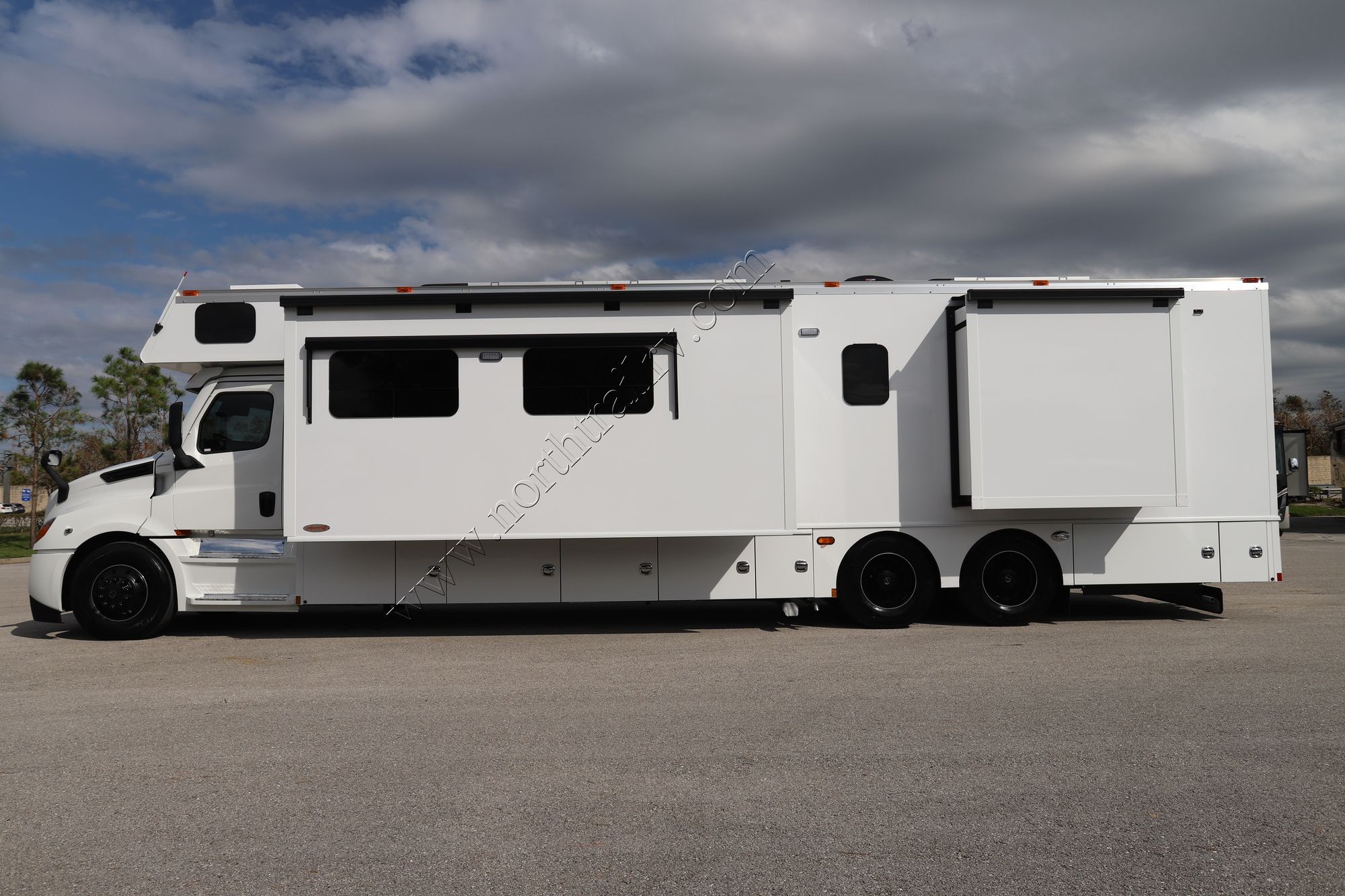 New 2023 Renegade Rv Classic 45CMR Super C  For Sale