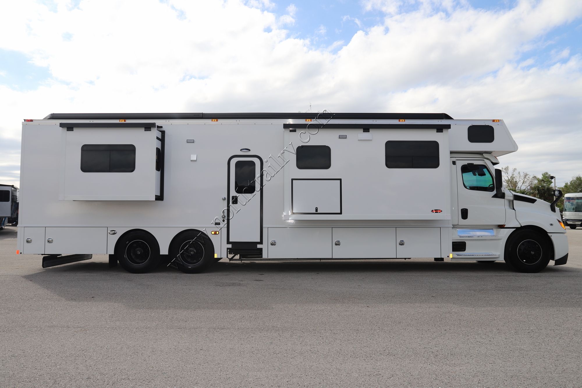 New 2023 Renegade Rv Classic 45CMR Super C  For Sale