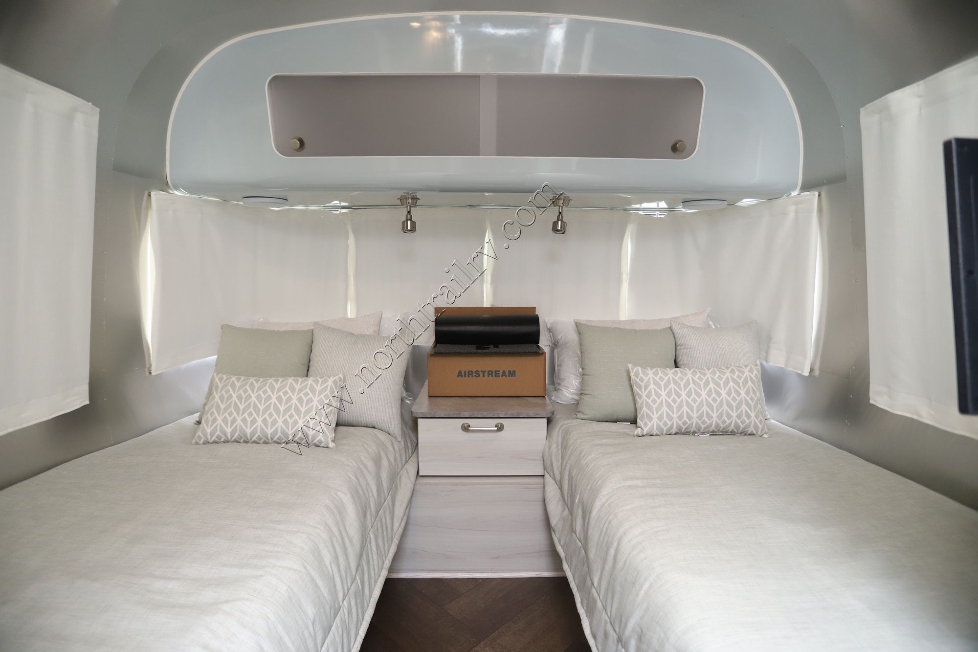 New 2023 Airstream International 28RB Travel Trailer  For Sale