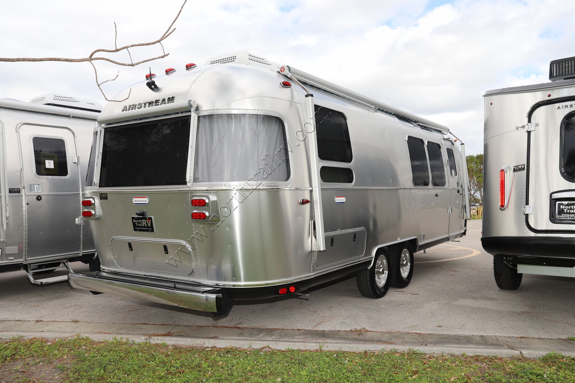 New 2023 Airstream International 28RB Travel Trailer  For Sale