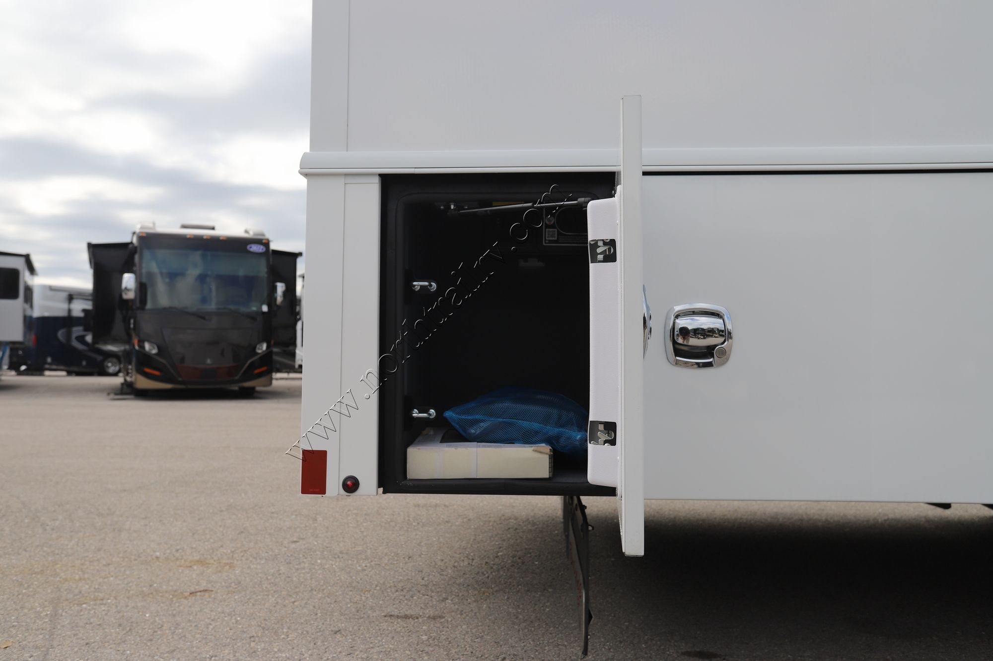 New 2023 Renegade Rv Classic 45CMR Super C  For Sale