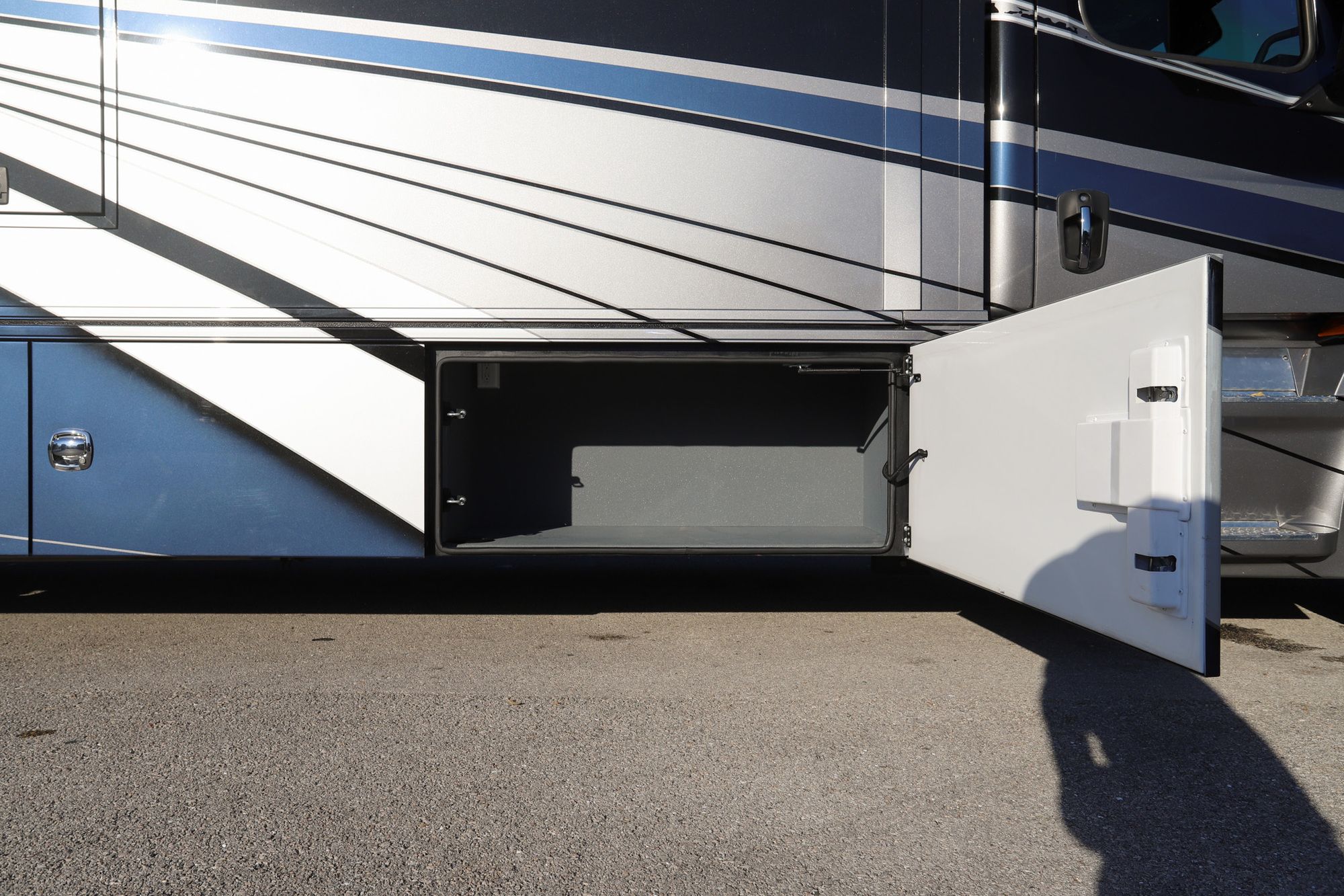 Used 2021 Renegade Rv Classic 45CMR Super C  For Sale