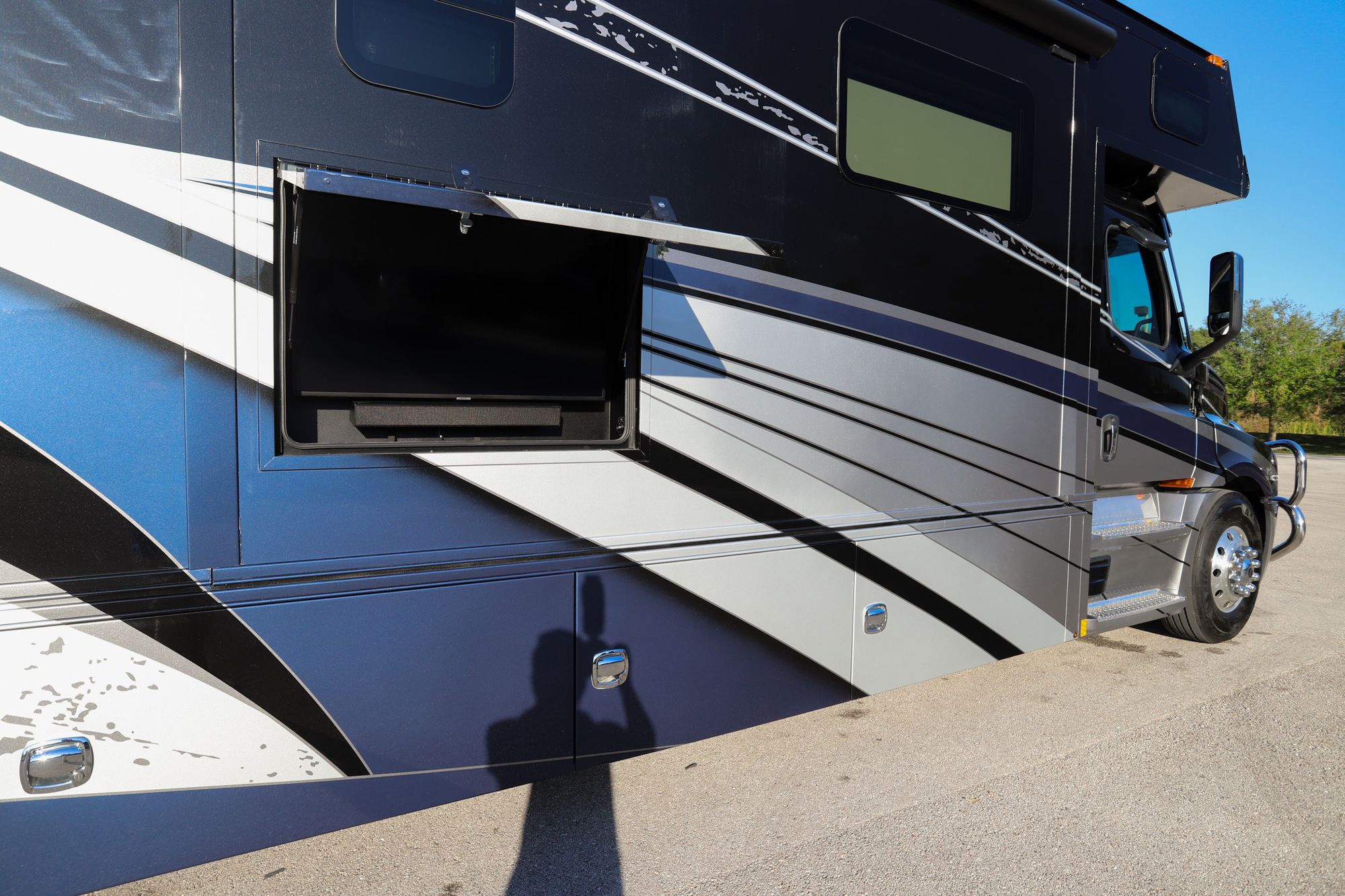 Used 2021 Renegade Rv Classic 45CMR Super C  For Sale