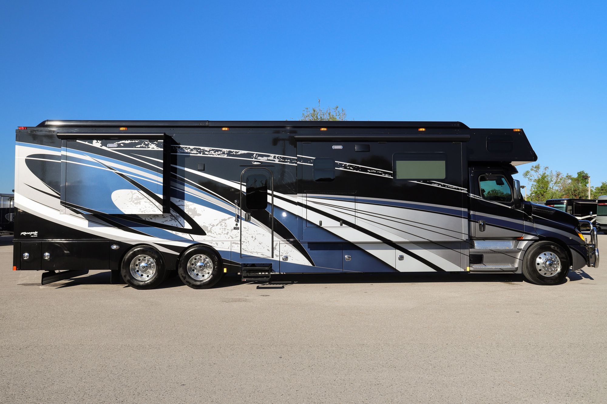 Used 2021 Renegade Rv Classic 45CMR Super C  For Sale