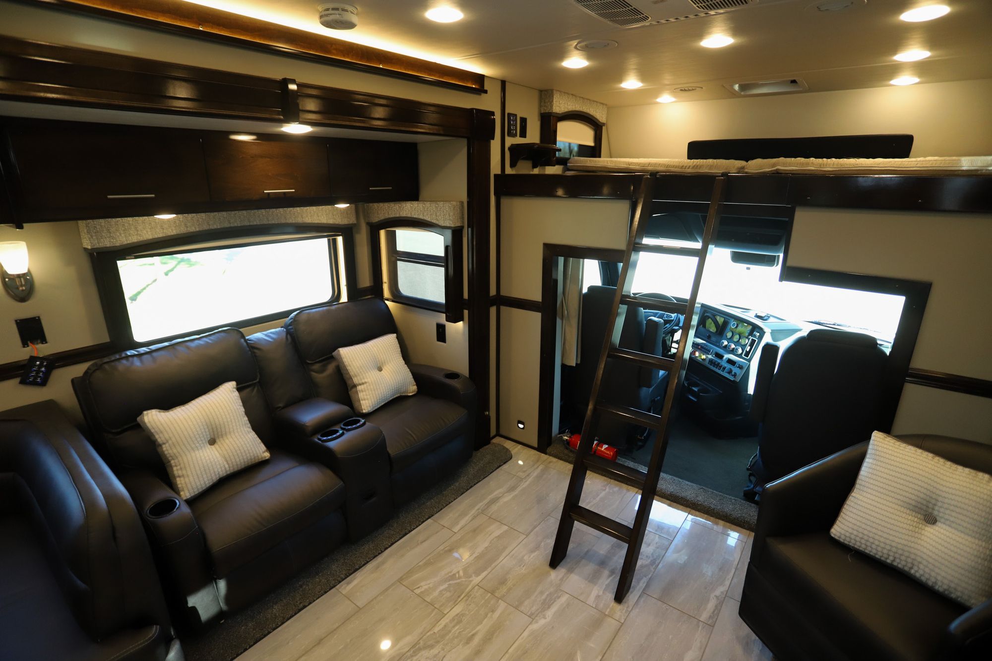 Used 2021 Renegade Rv Classic 45CMR Super C  For Sale