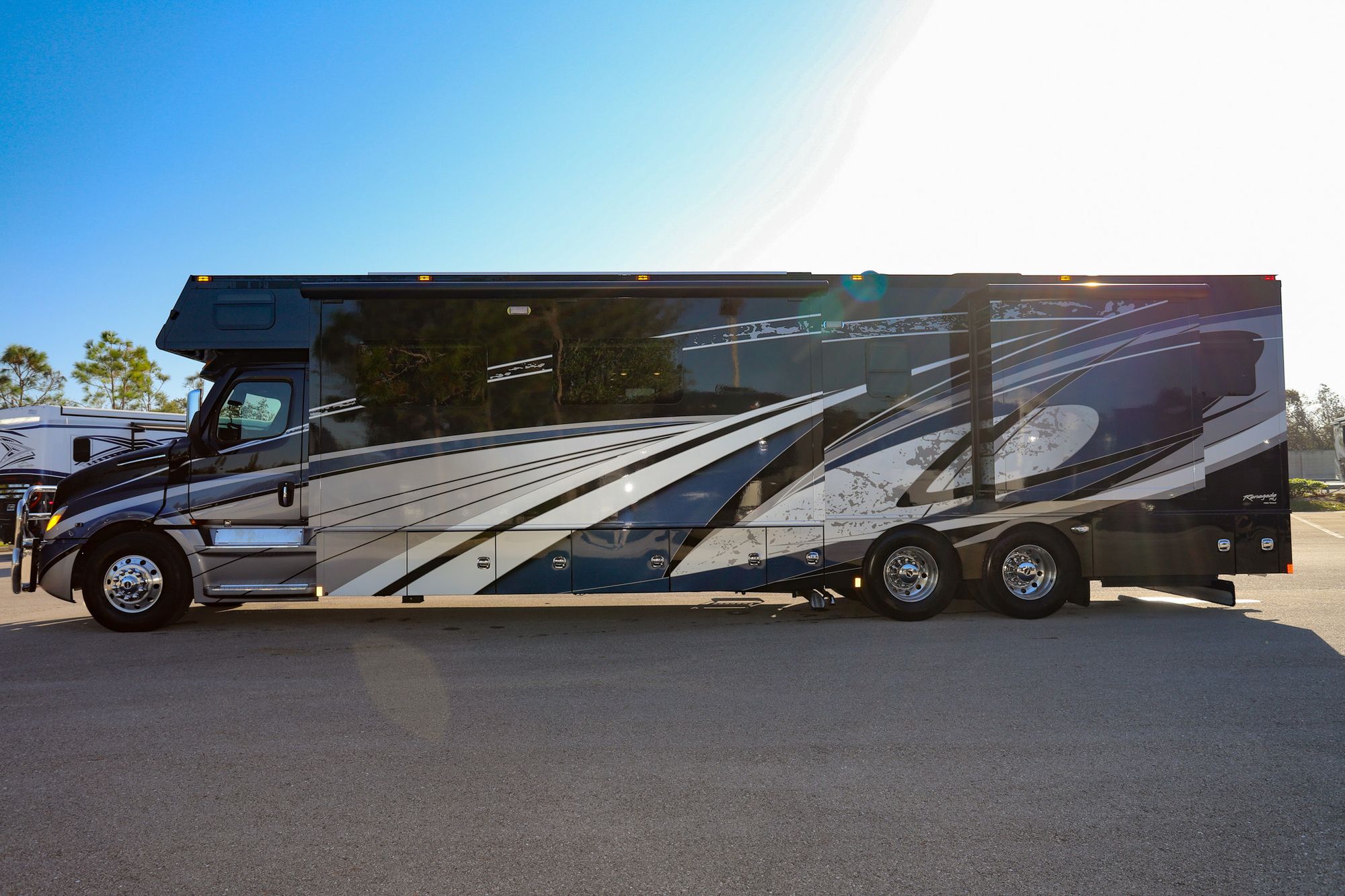 Used 2021 Renegade Rv Classic 45CMR Super C  For Sale