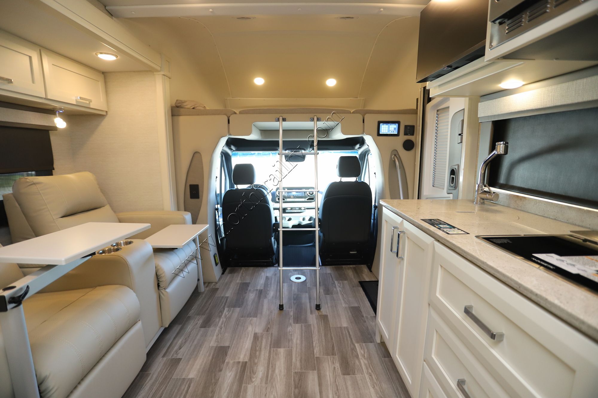 New 2023 Tiffin Motor Homes Wayfarer 25RW Class C  For Sale