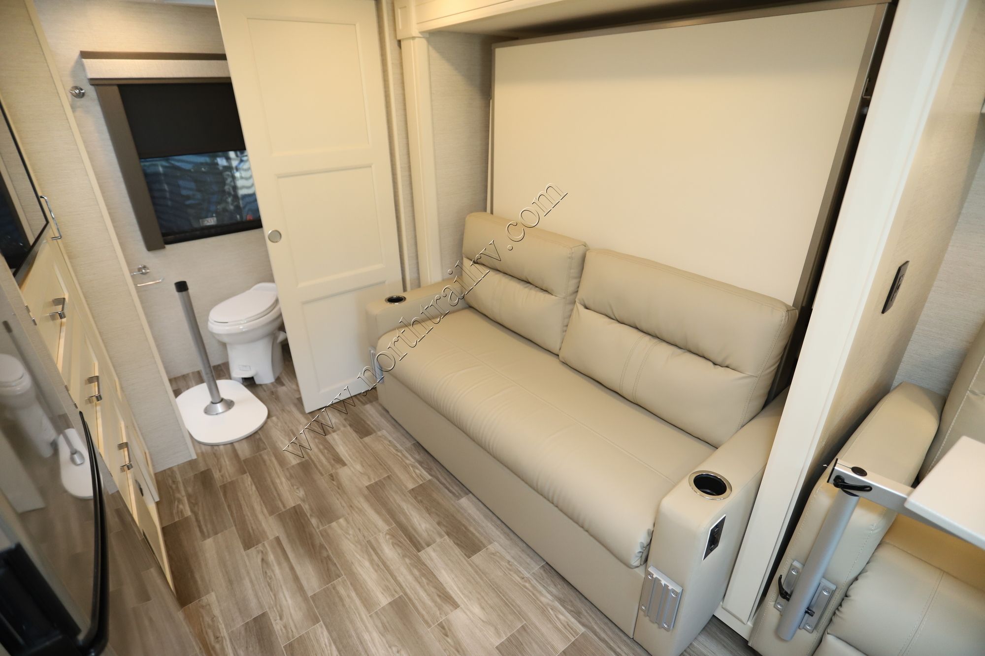 New 2023 Tiffin Motor Homes Wayfarer 25RW Class C  For Sale