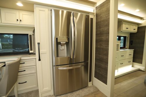 2023 Tiffin Motor Homes Phaeton 40IH