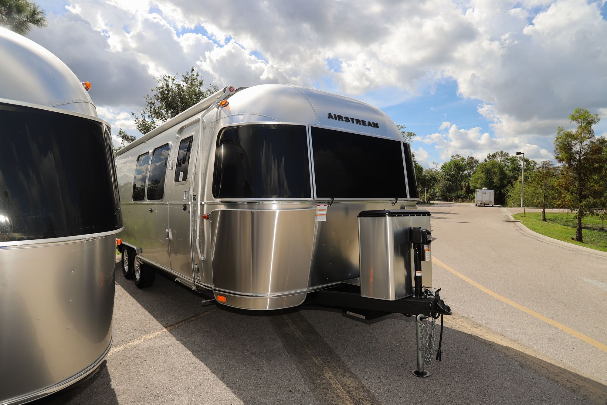 New 2023 Airstream Flying Cloud 28RB Travel Trailer  For Sale