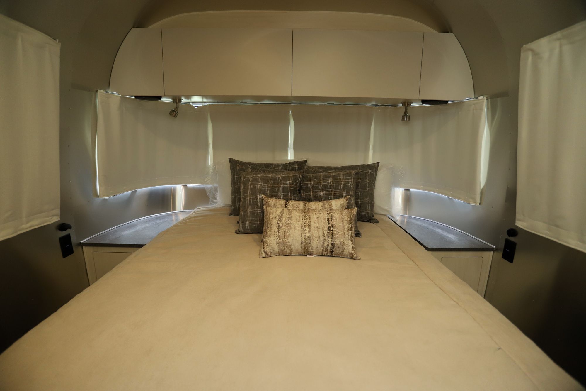 New 2023 Airstream Flying Cloud 28RB Travel Trailer  For Sale