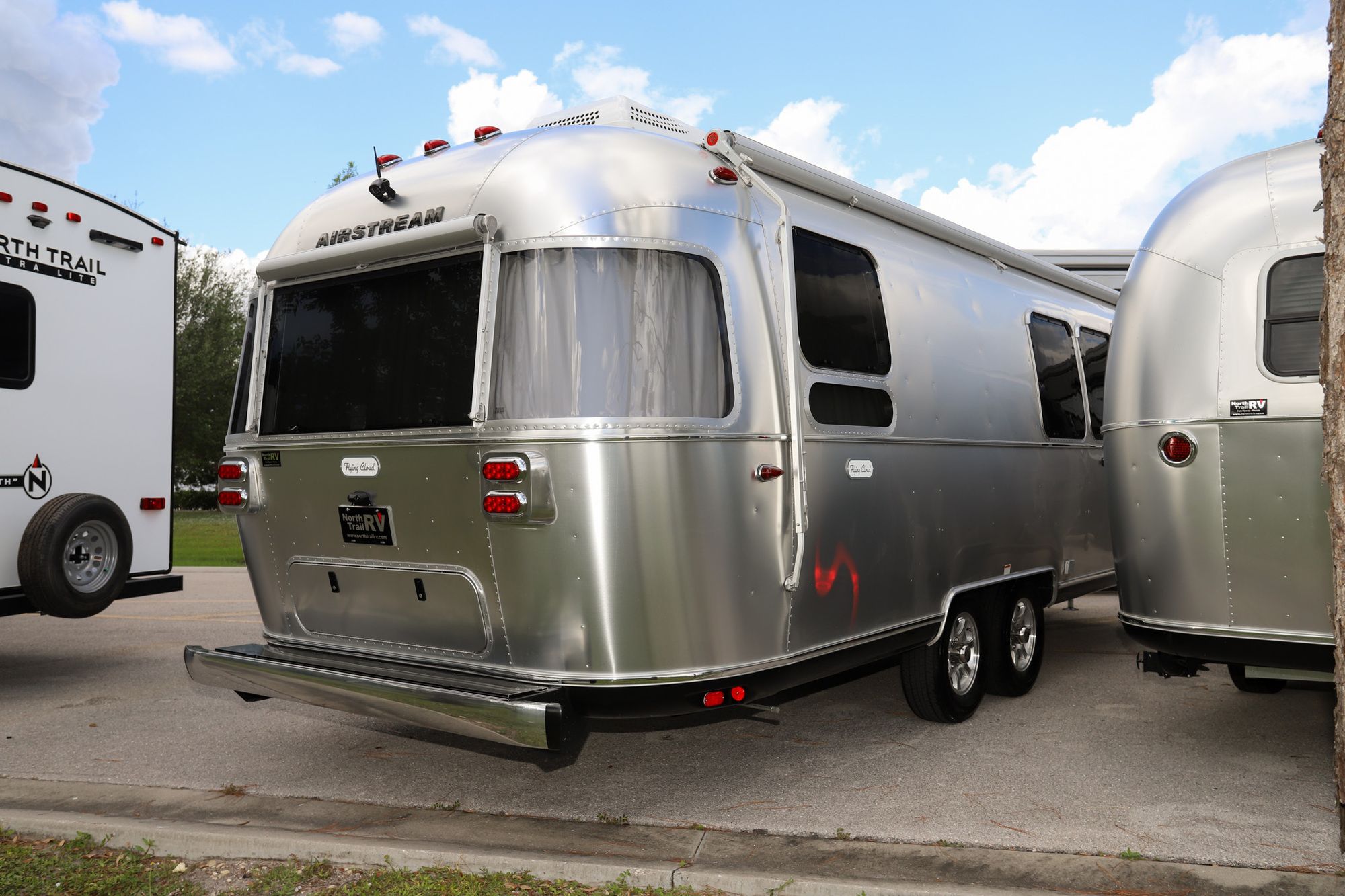 New 2023 Airstream Flying Cloud 28RB Travel Trailer  For Sale