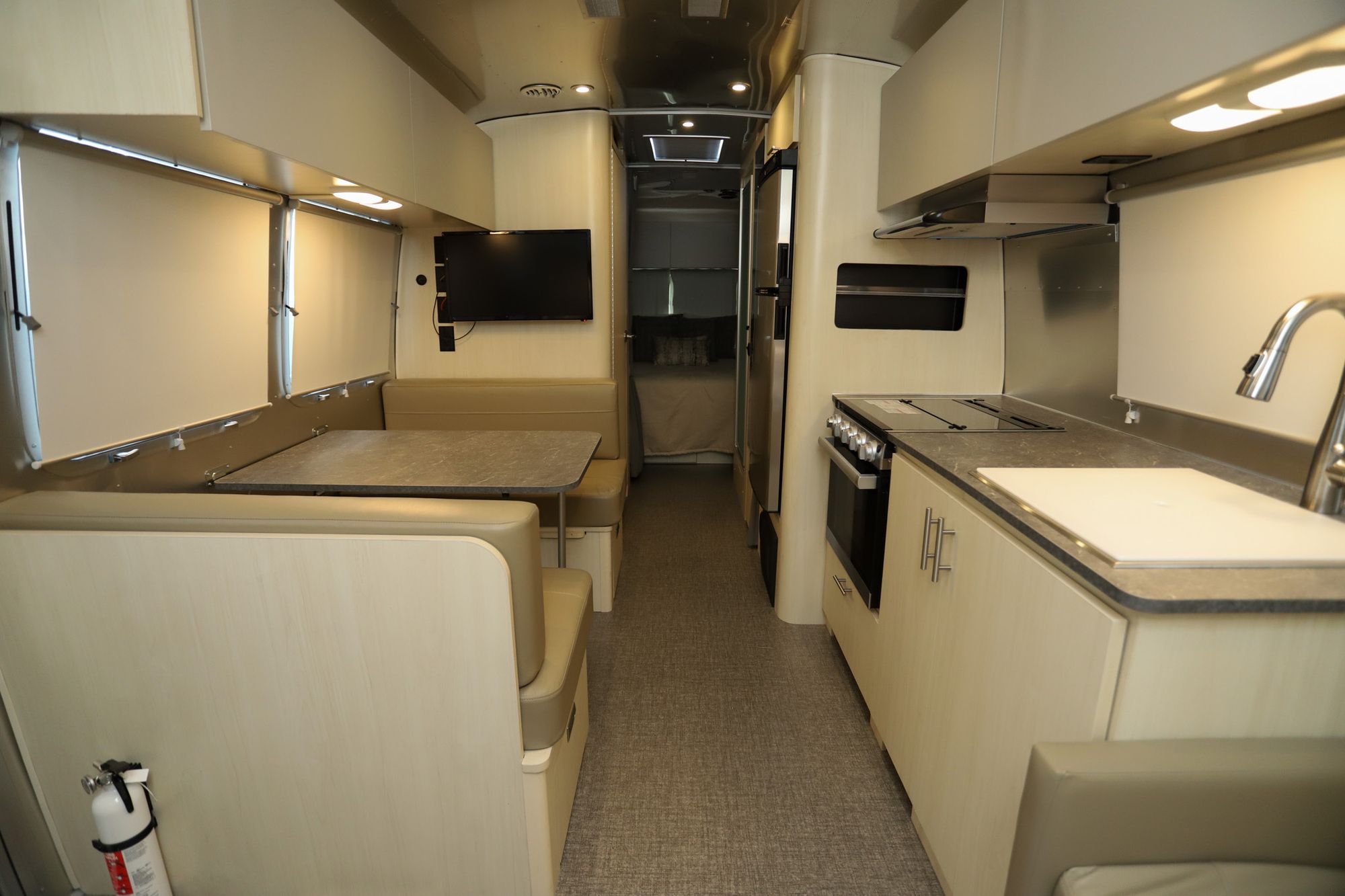 New 2023 Airstream Flying Cloud 28RB Travel Trailer  For Sale