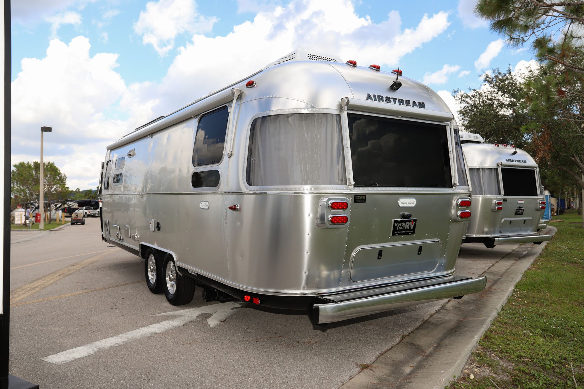 New 2023 Airstream Flying Cloud 28RB Travel Trailer  For Sale