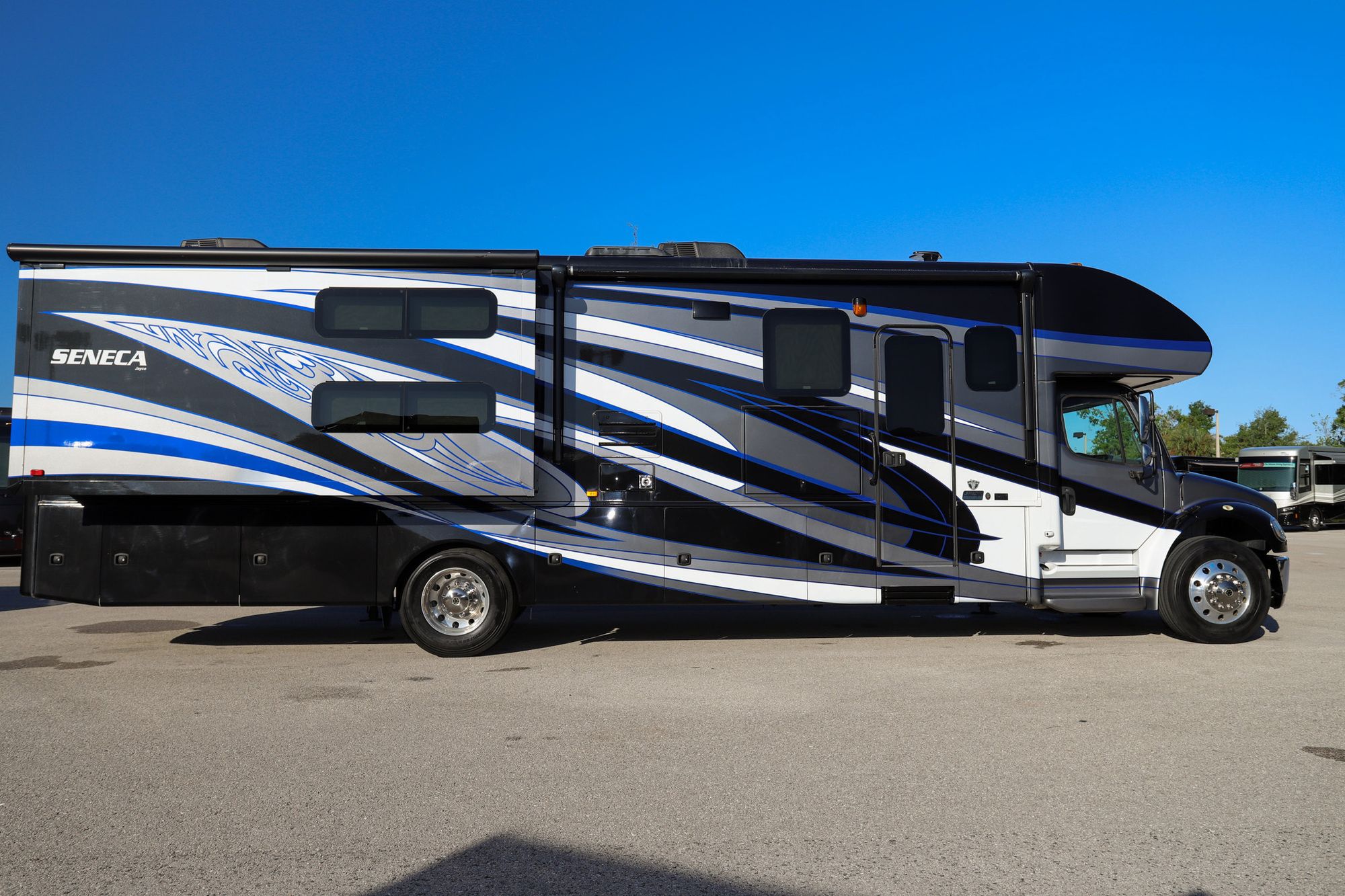 Used 2017 Jayco Seneca 37FS Super C  For Sale