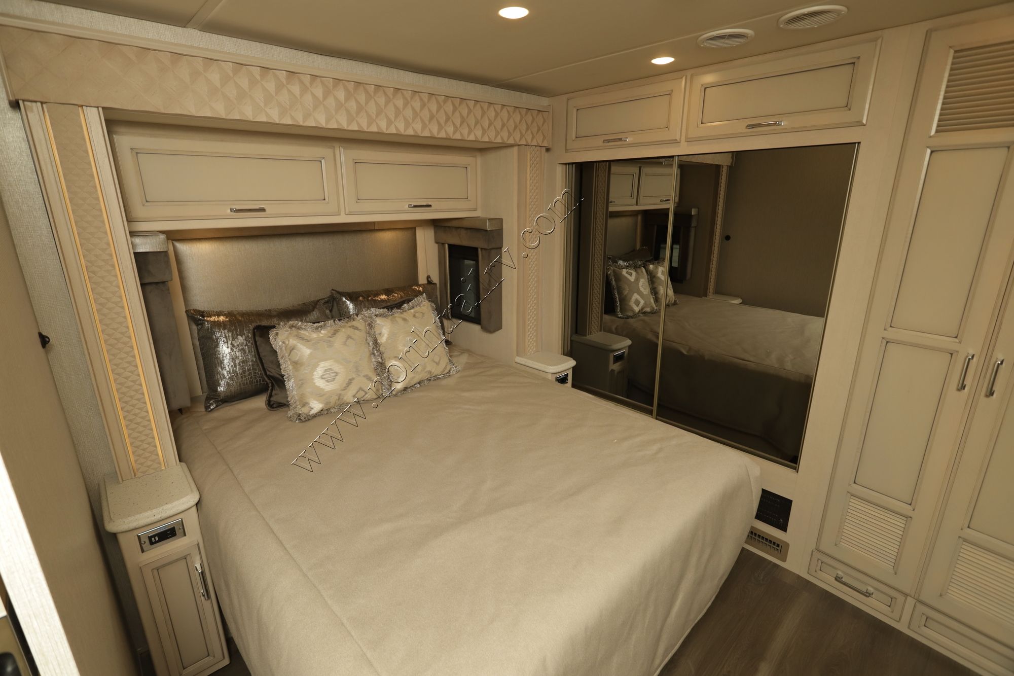 New 2023 Newmar Bay Star 3408 Class A  For Sale