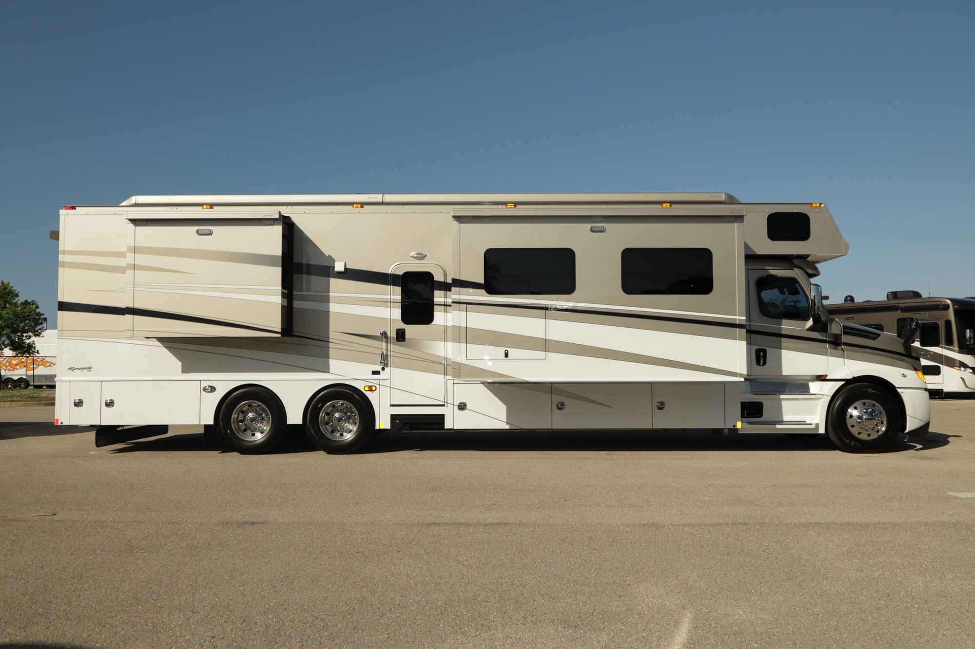 New 2023 Renegade Rv Classic 43CMD Super C  For Sale