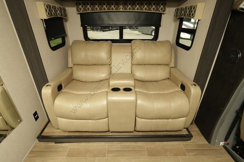 2020 Dynamax Isata 3 24RW