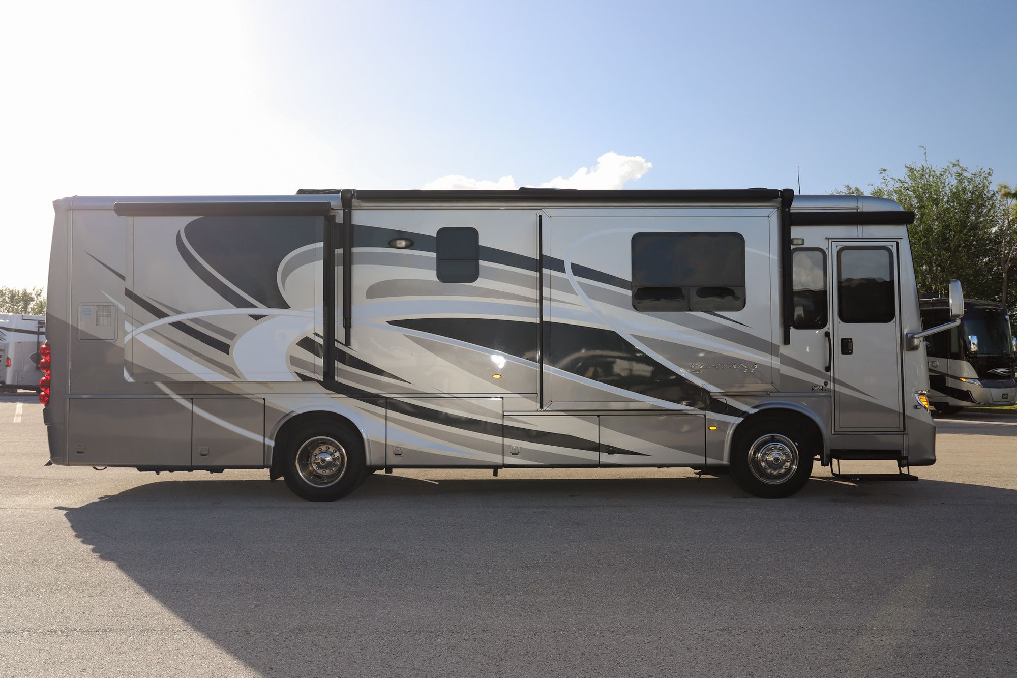 Used 2019 Newmar Ventana Le 3426 Class A  For Sale