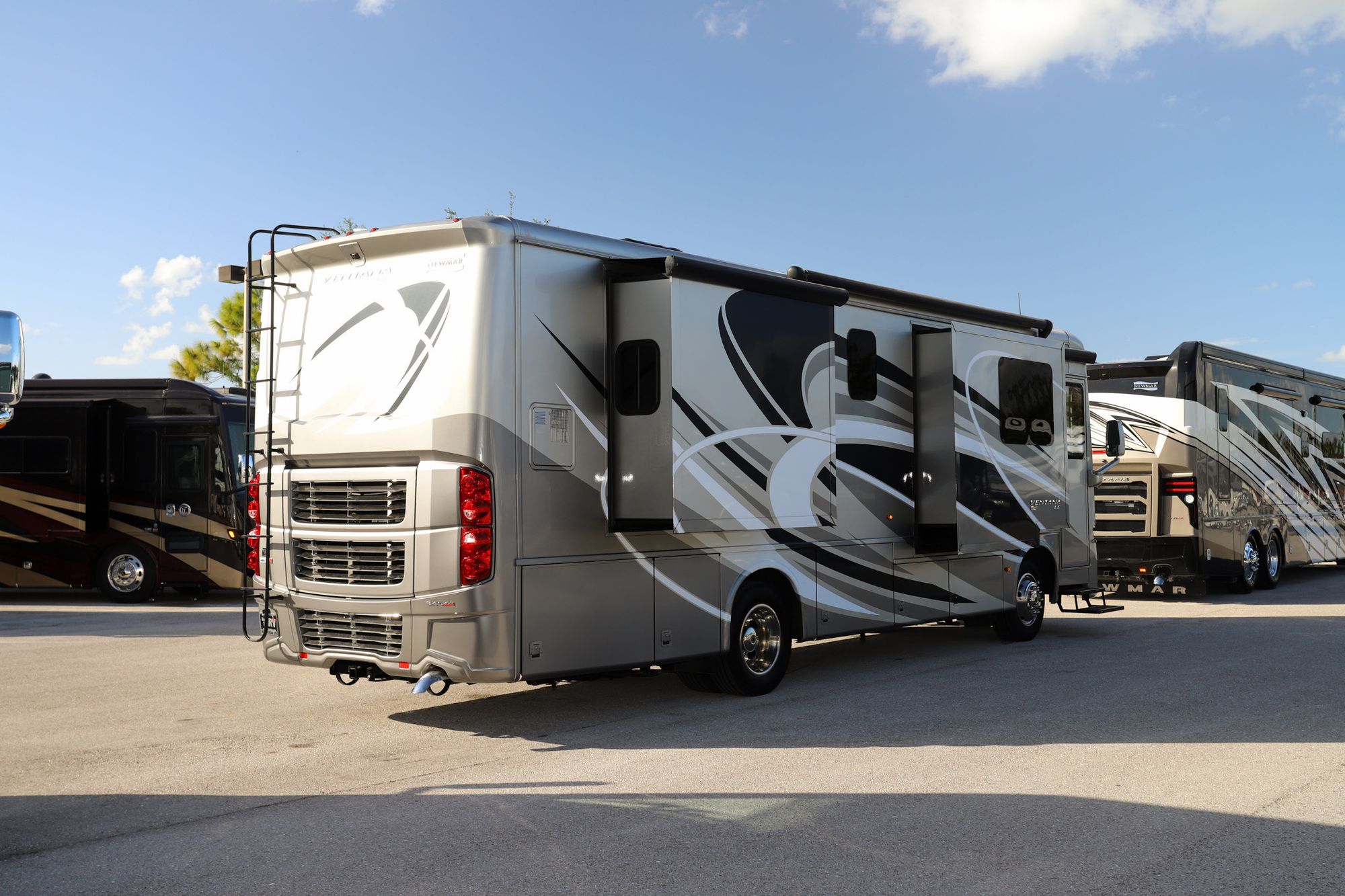 Used 2019 Newmar Ventana Le 3426 Class A  For Sale