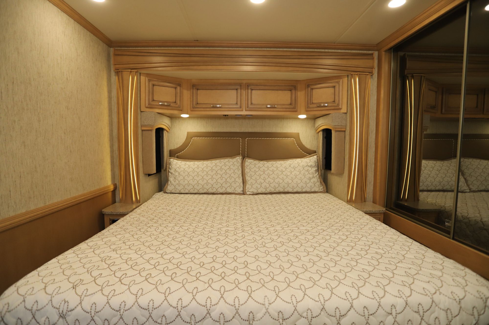 Used 2019 Newmar Ventana Le 3426 Class A  For Sale