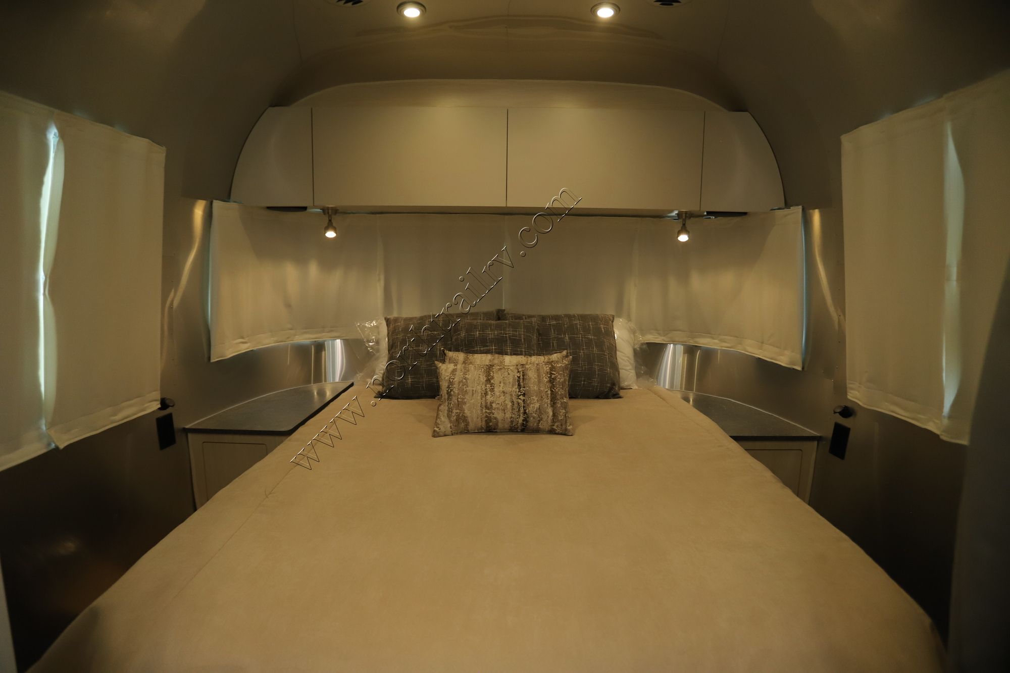 New 2023 Airstream Flying Cloud 30FB Travel Trailer  For Sale