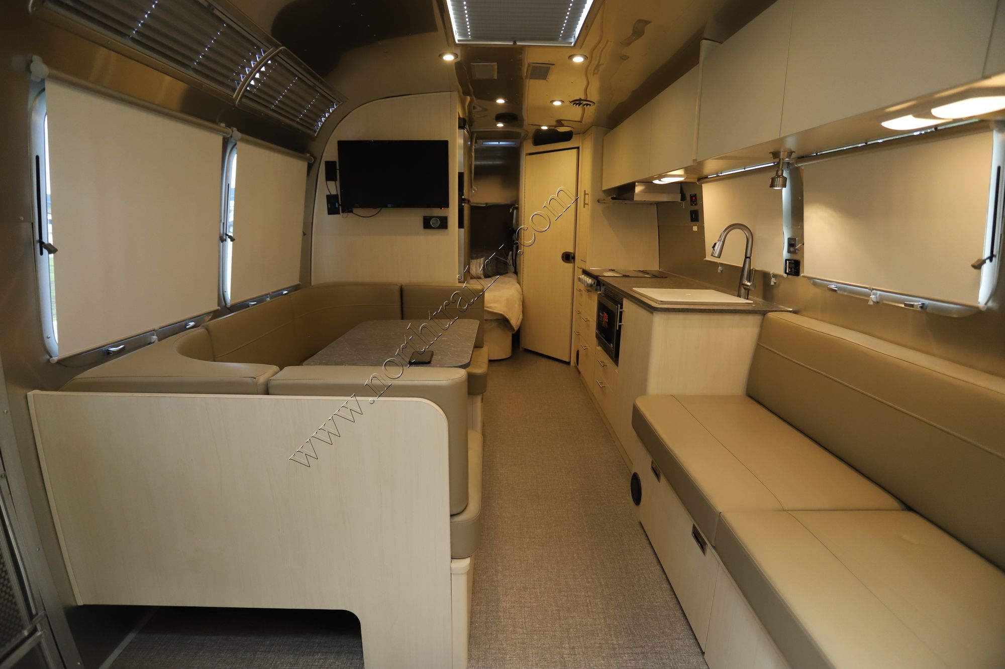 New 2023 Airstream Flying Cloud 30FB Travel Trailer  For Sale