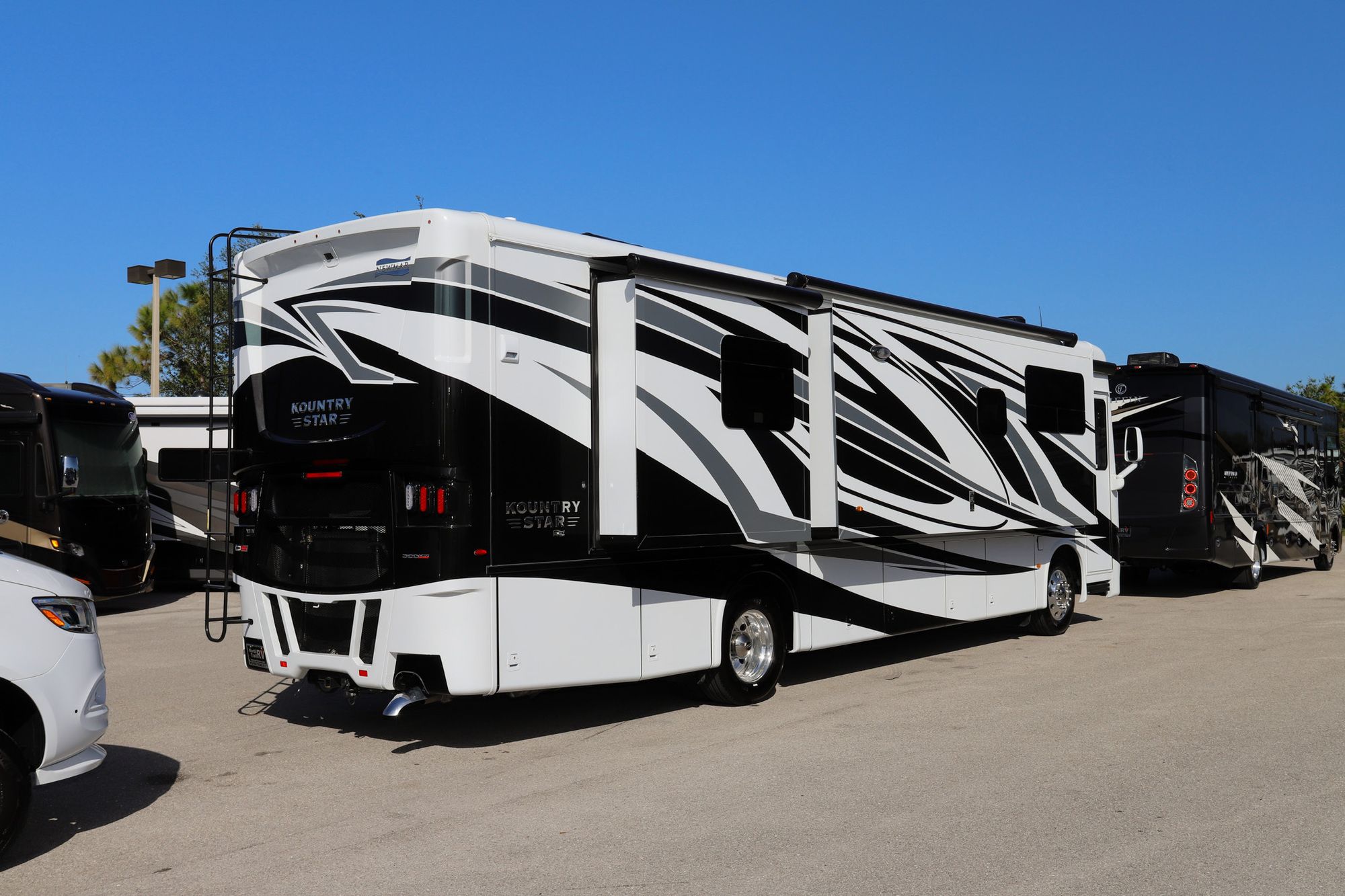 New 2023 Newmar Kountry Star 3717 Class A  For Sale