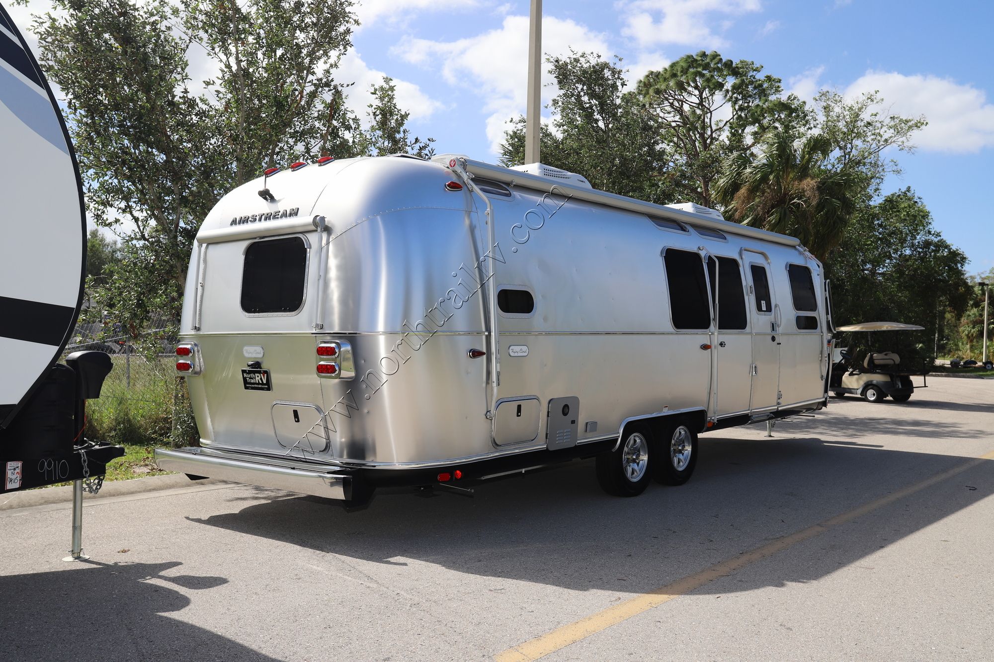 New 2023 Airstream Flying Cloud 30FB Travel Trailer  For Sale