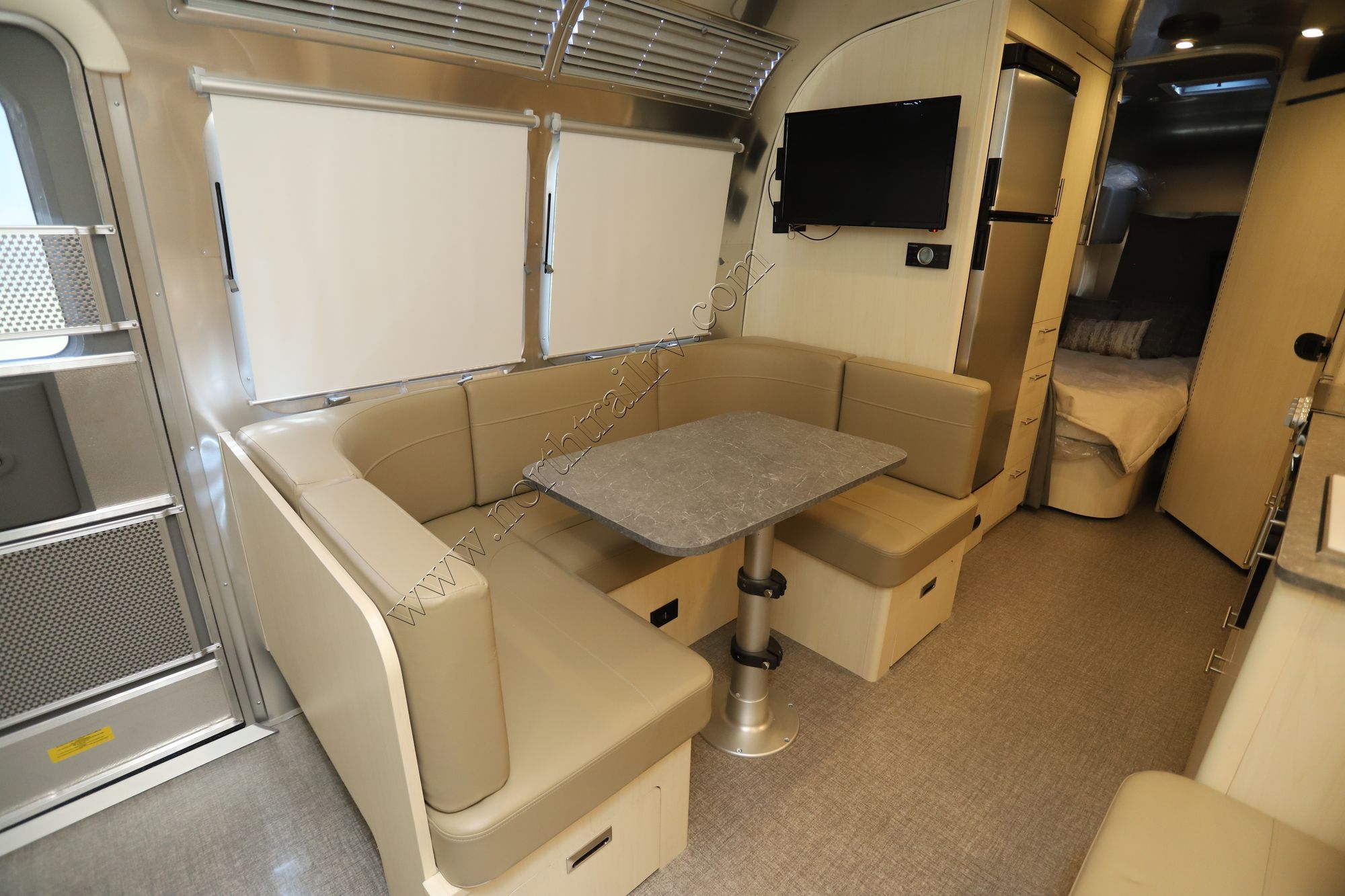 New 2023 Airstream Flying Cloud 30FB Travel Trailer  For Sale