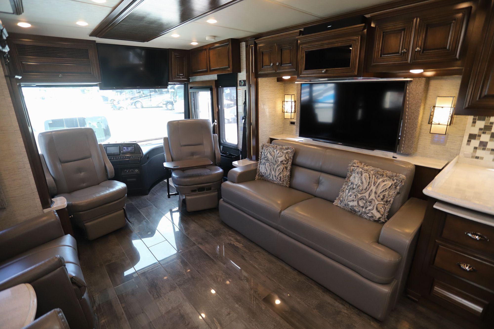 Used 2018 Newmar Dutch Star 4369 Class A  For Sale