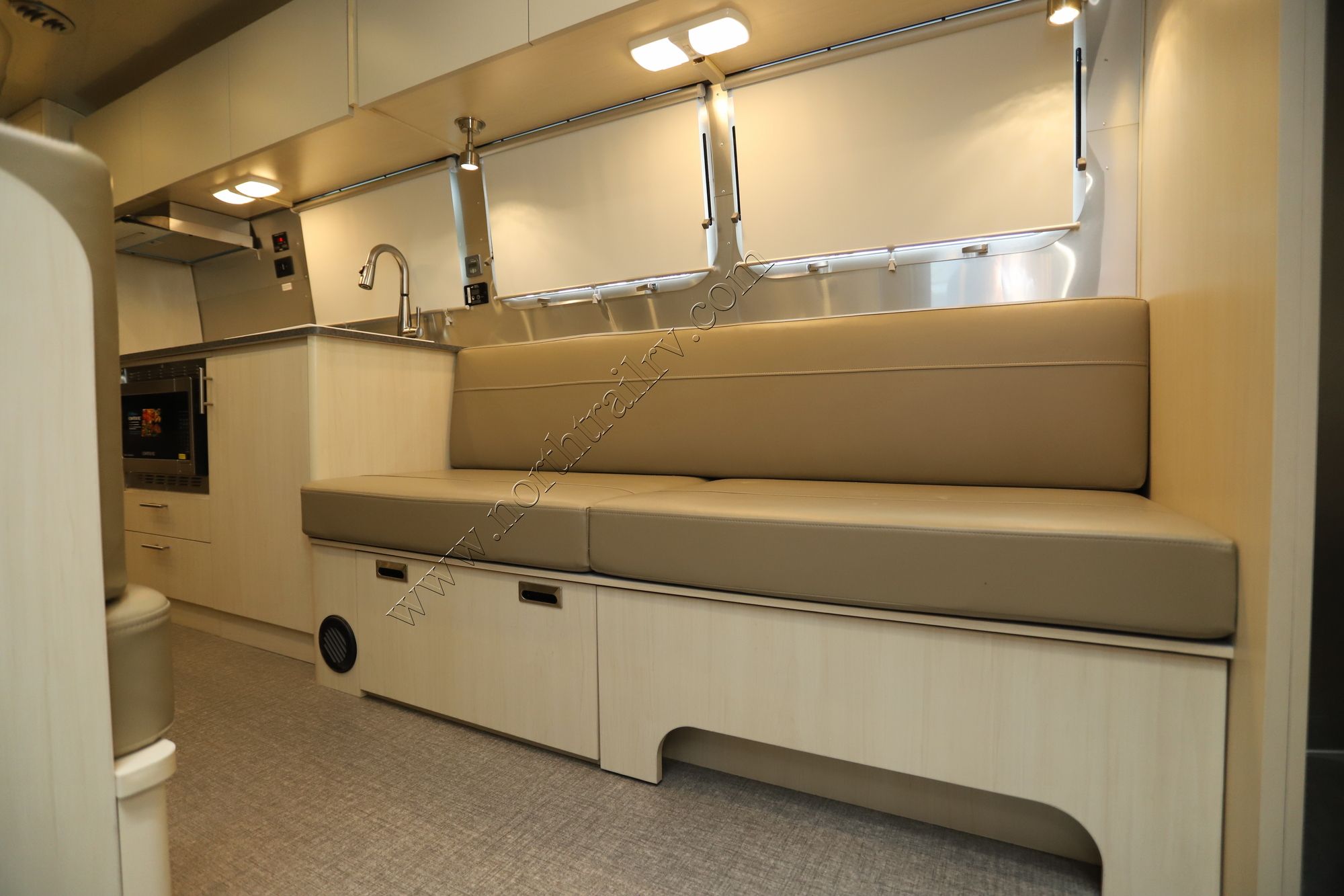 New 2023 Airstream Flying Cloud 30FB Travel Trailer  For Sale