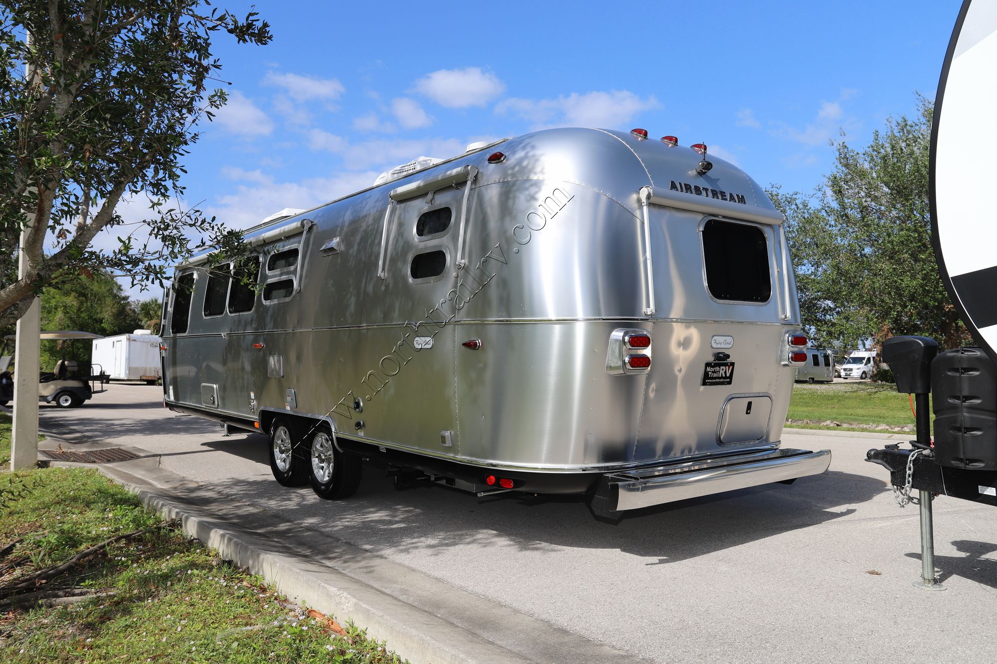 New 2023 Airstream Flying Cloud 30FB Travel Trailer  For Sale