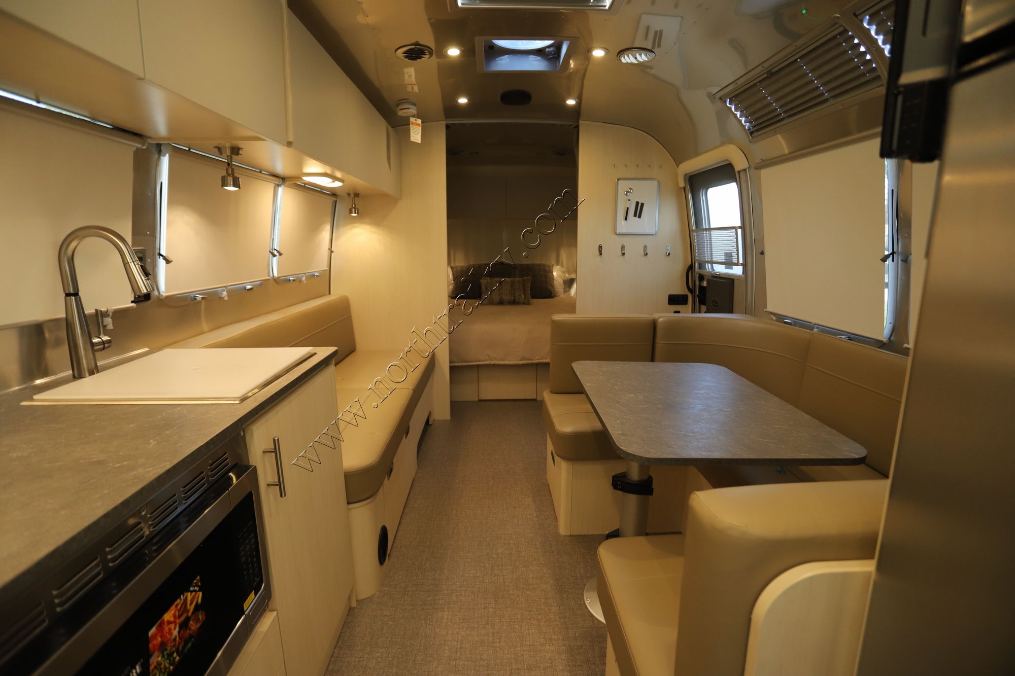 New 2023 Airstream Flying Cloud 30FB Travel Trailer  For Sale